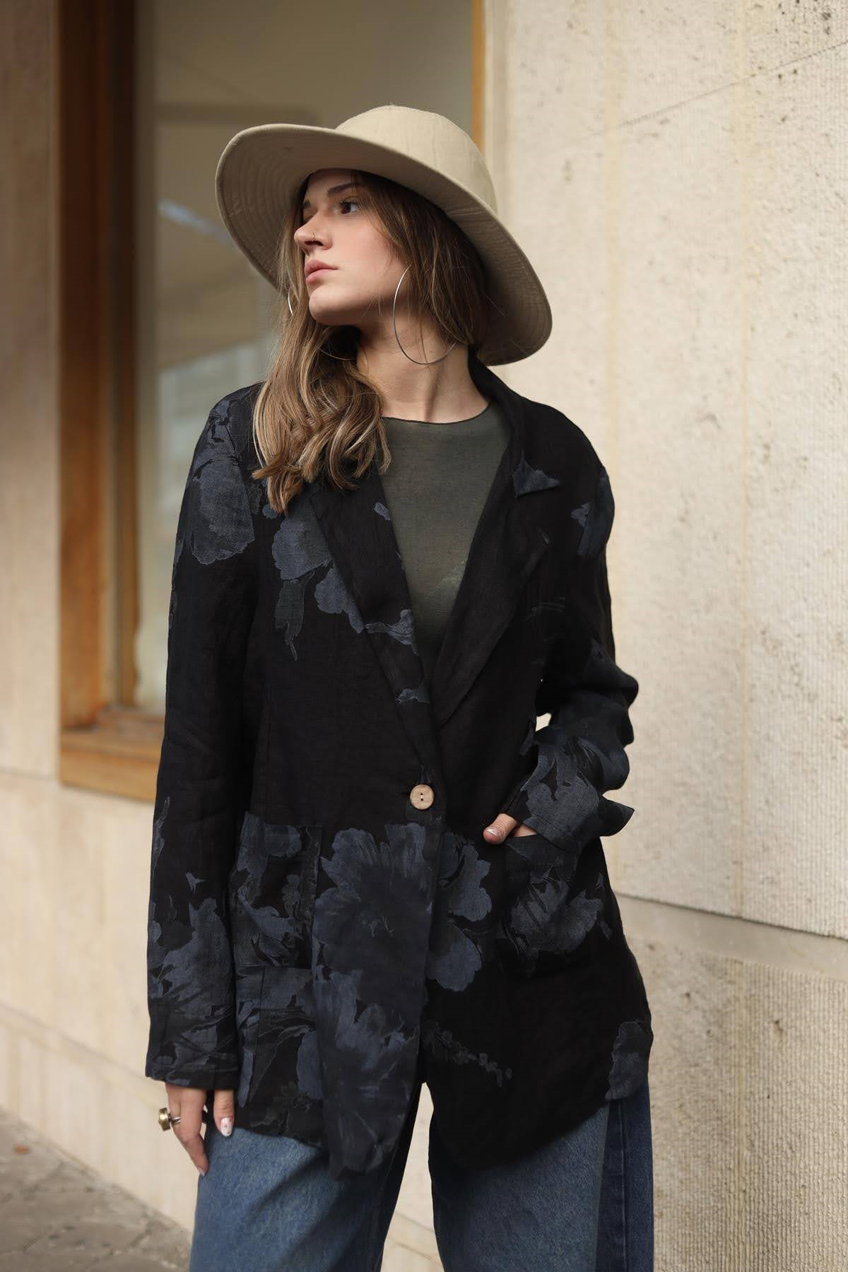 Siyah Desenli Tek Düğmeli Keten Ceket