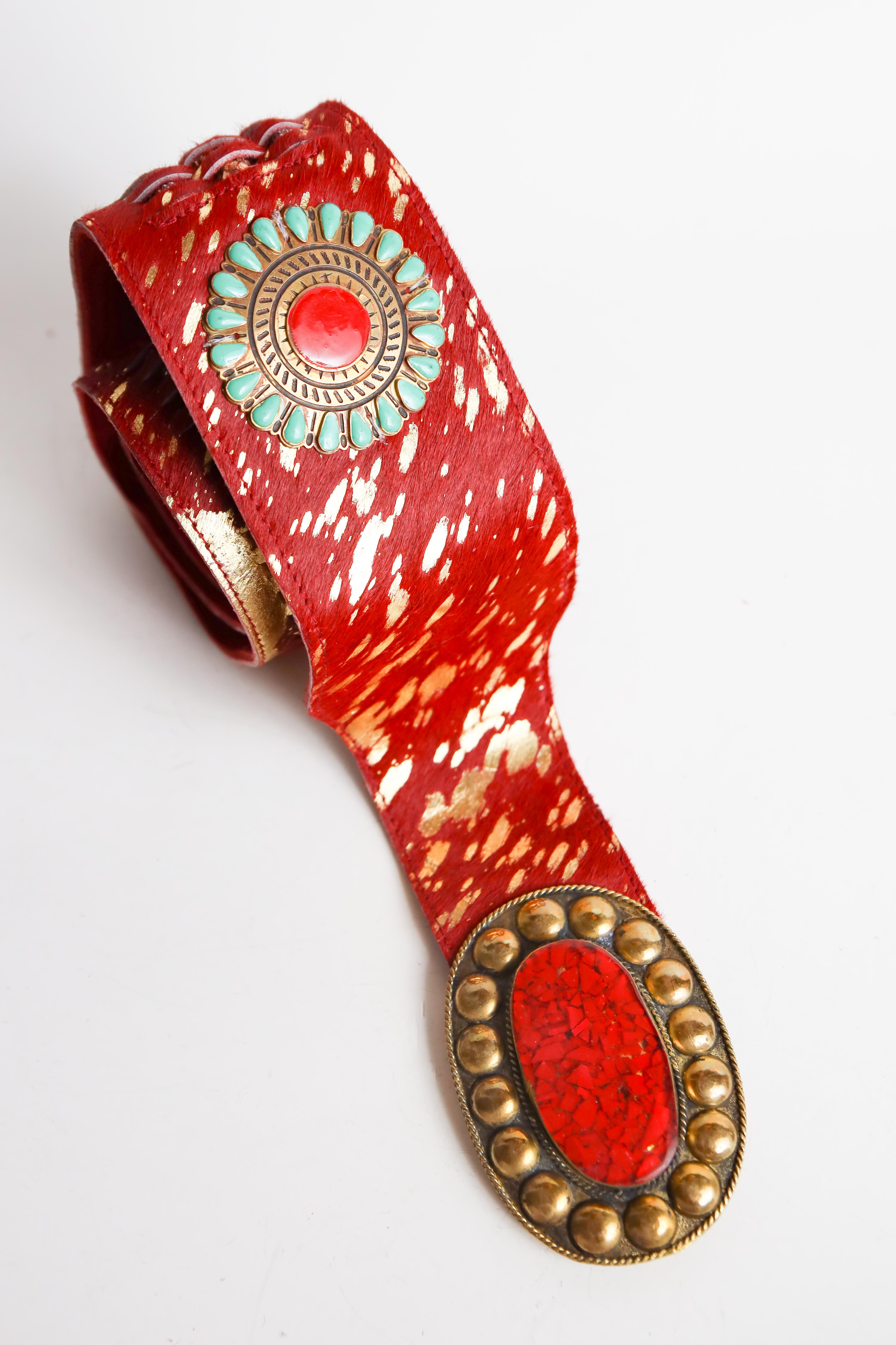 Kırmızı Tay Tüyü Büyük Tokalı Kemer Şaman Butik Kırmızı Tay Tüyü Büyük Tokalı Kemer