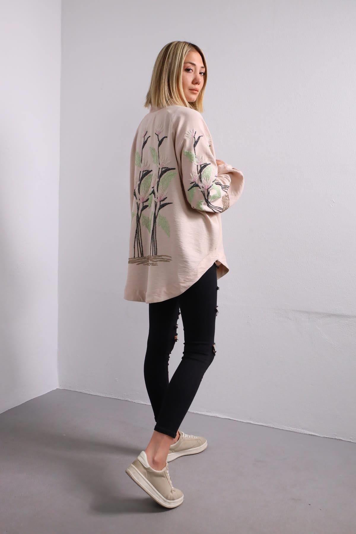 Bej Sırtı ve Kolları İşlemeli Ceket - Şaman Butik Bej Sırtı ve Kolları İşlemeli Ceket