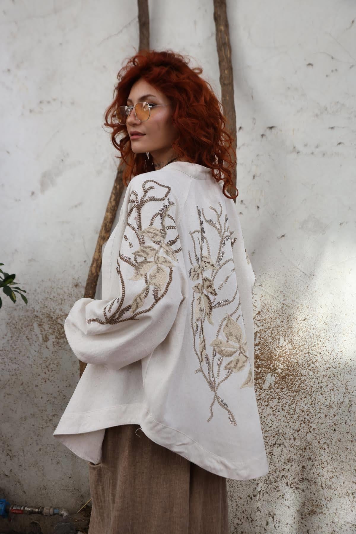 Taş Rengi Sırtı ve Kolları İşlemeli Payetli Ceket