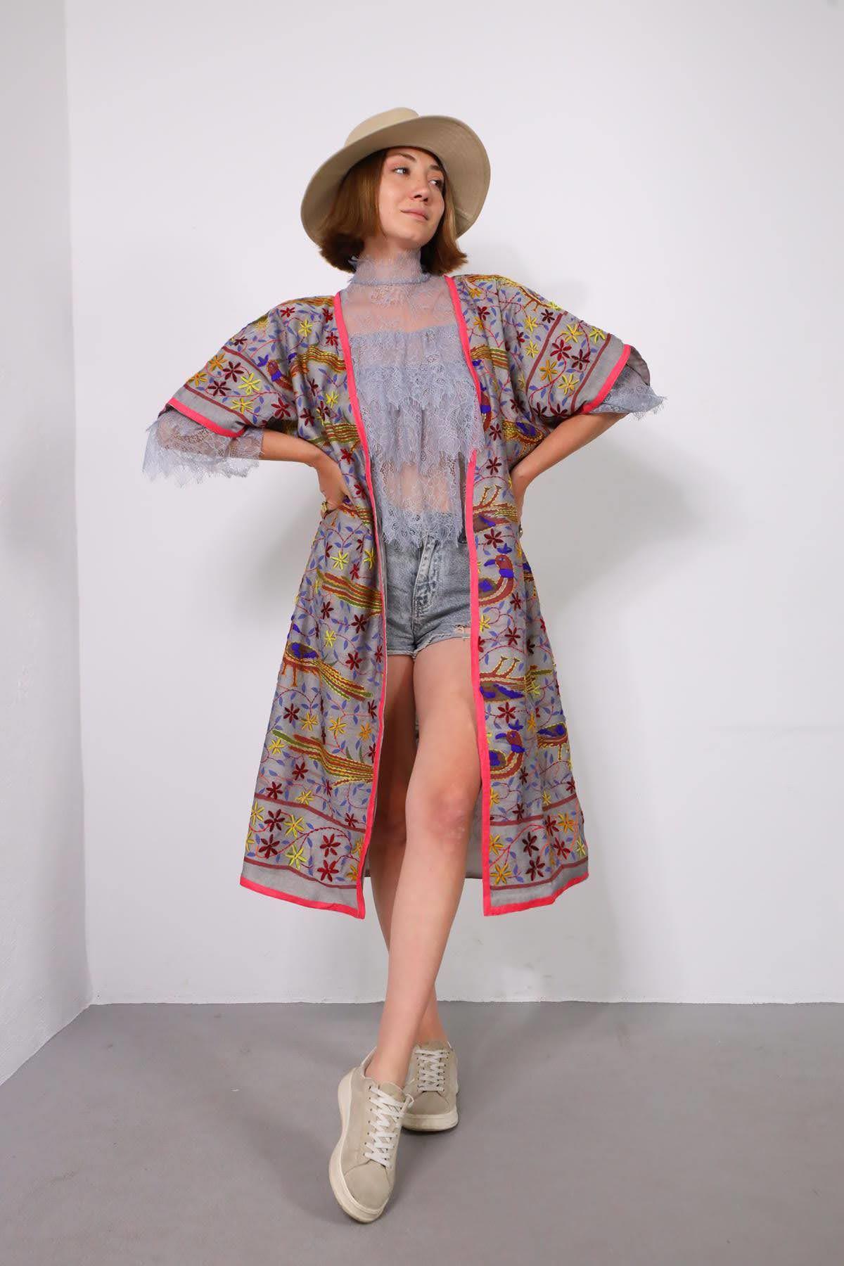 Gri İşlemeli Kısa Kollu Bohem Kaftan - Şaman Butik Gri İşlemeli Kısa Kollu Bohem Kaftan