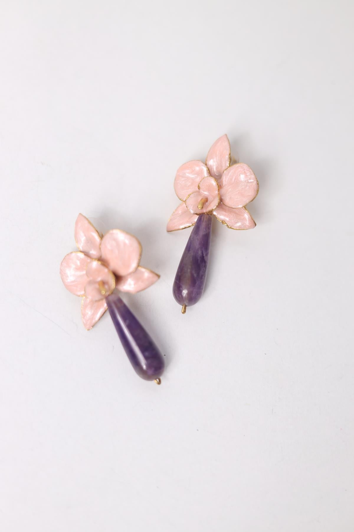 Toz Pembe Emaye Çiçek Küpe