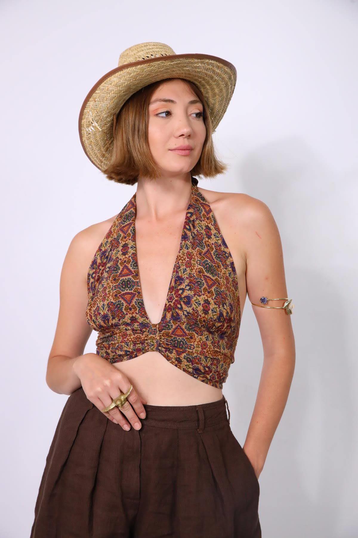 Kahverengi Desenli Boyundan Bağlamalı Crop Bluz - Şaman Butik Kahverengi Desenli Boyundan Bağlamalı Crop Bluz