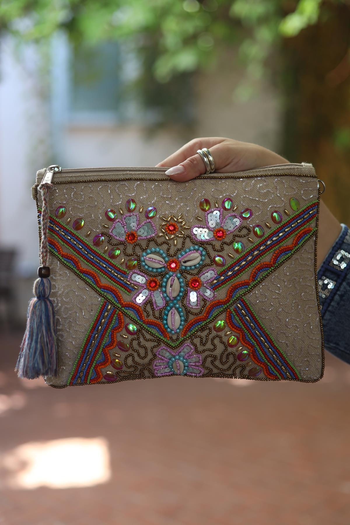 Krem Rengi Deniz Kabuklu Boncuk İşlemeli Zarf Çanta