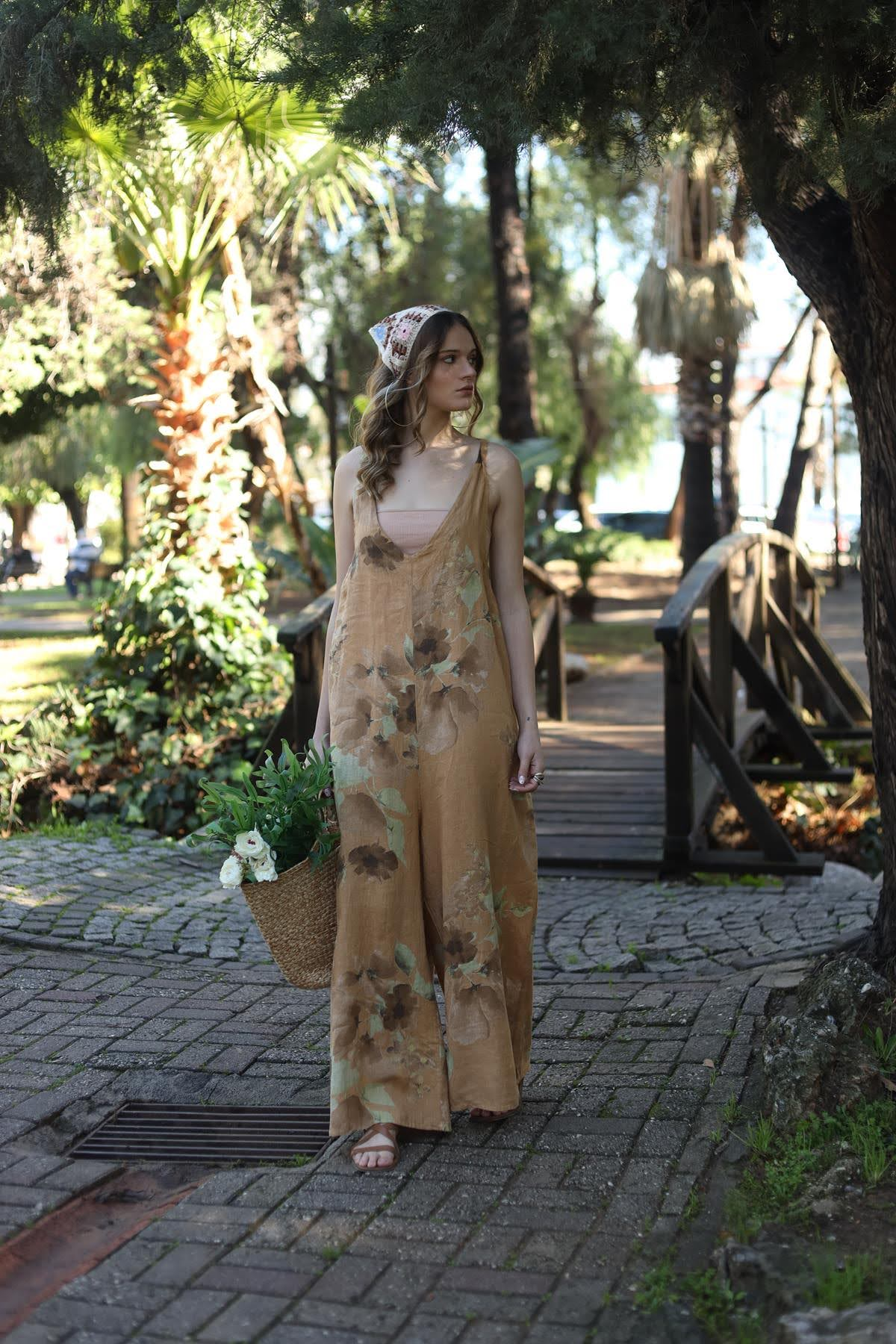 Camel Rengi Çiçek Desenli Keten Salopet Tulum