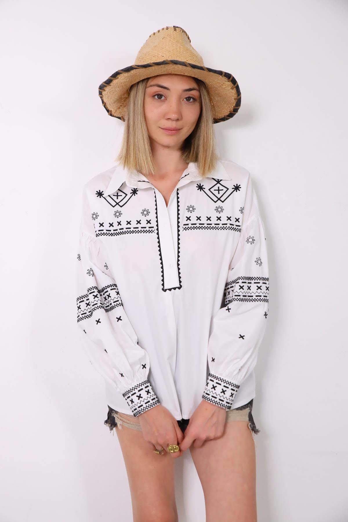 Beyaz Nakışlı Balon Kol Yarım Düğmeli Gömlek - Şaman Butik Beyaz Nakışlı Balon Kol Yarım Düğmeli Gömlek