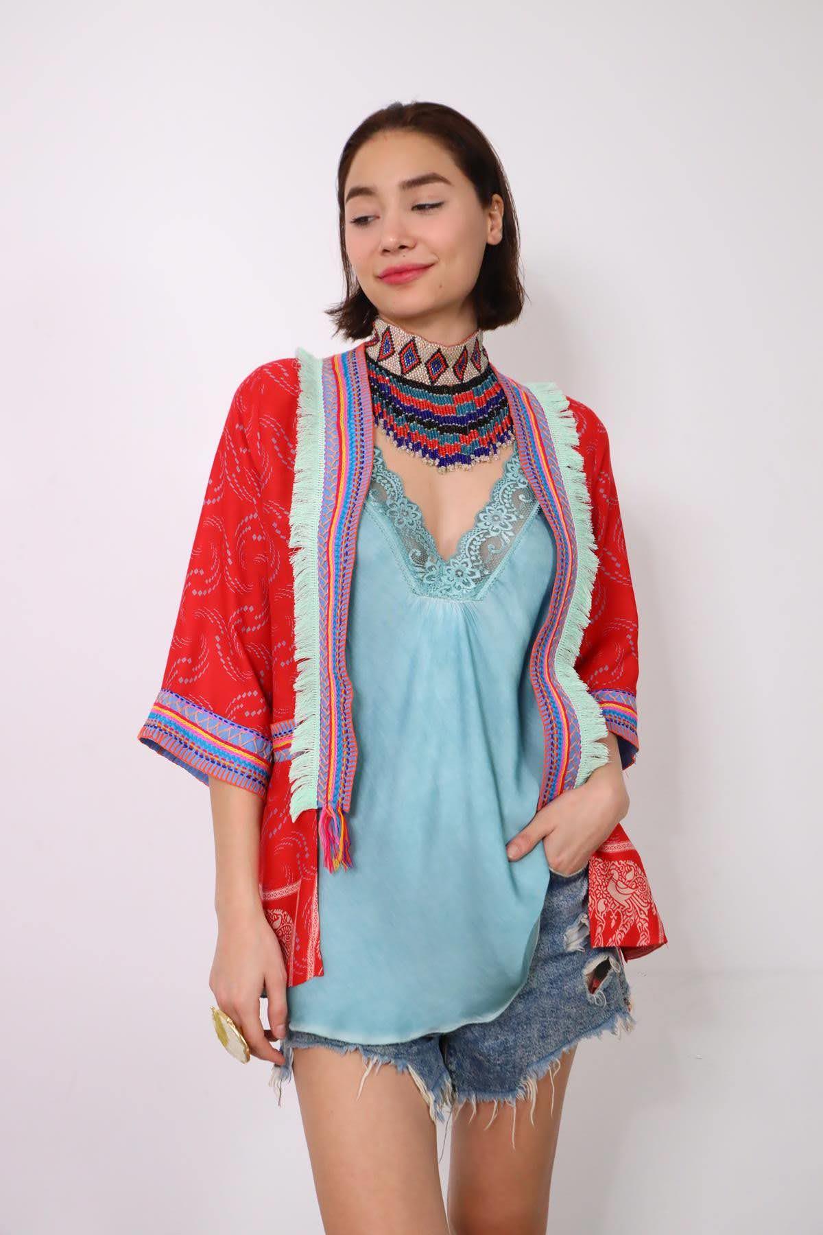  Kırmızı Yakası Püsküllü İşlemeli Otantik Kısa Kaftan