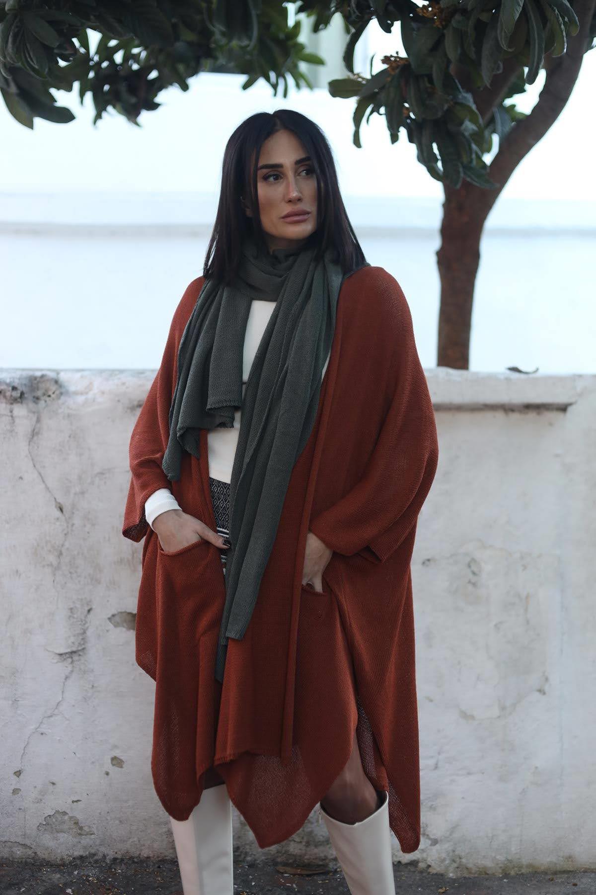 Kiremit Rengi Yanları Yırtmaçlı Cepli Triko Hırka