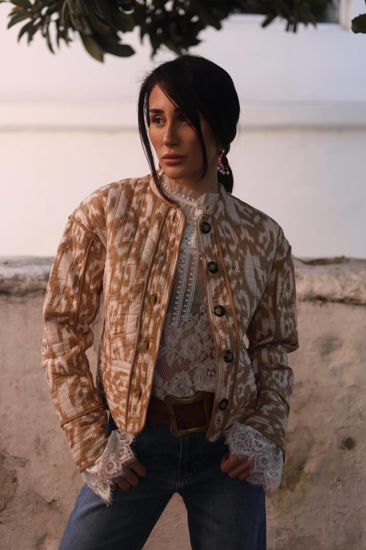 Camel Rengi Desenli Hakim Yaka Kapitone Ceket