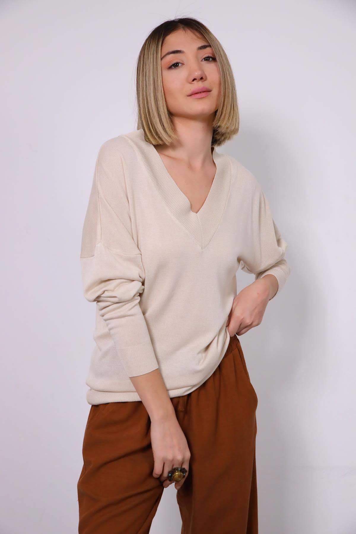 Bej V Yaka Triko Kazak - Şaman Butik Bej V Yaka Triko Kazak