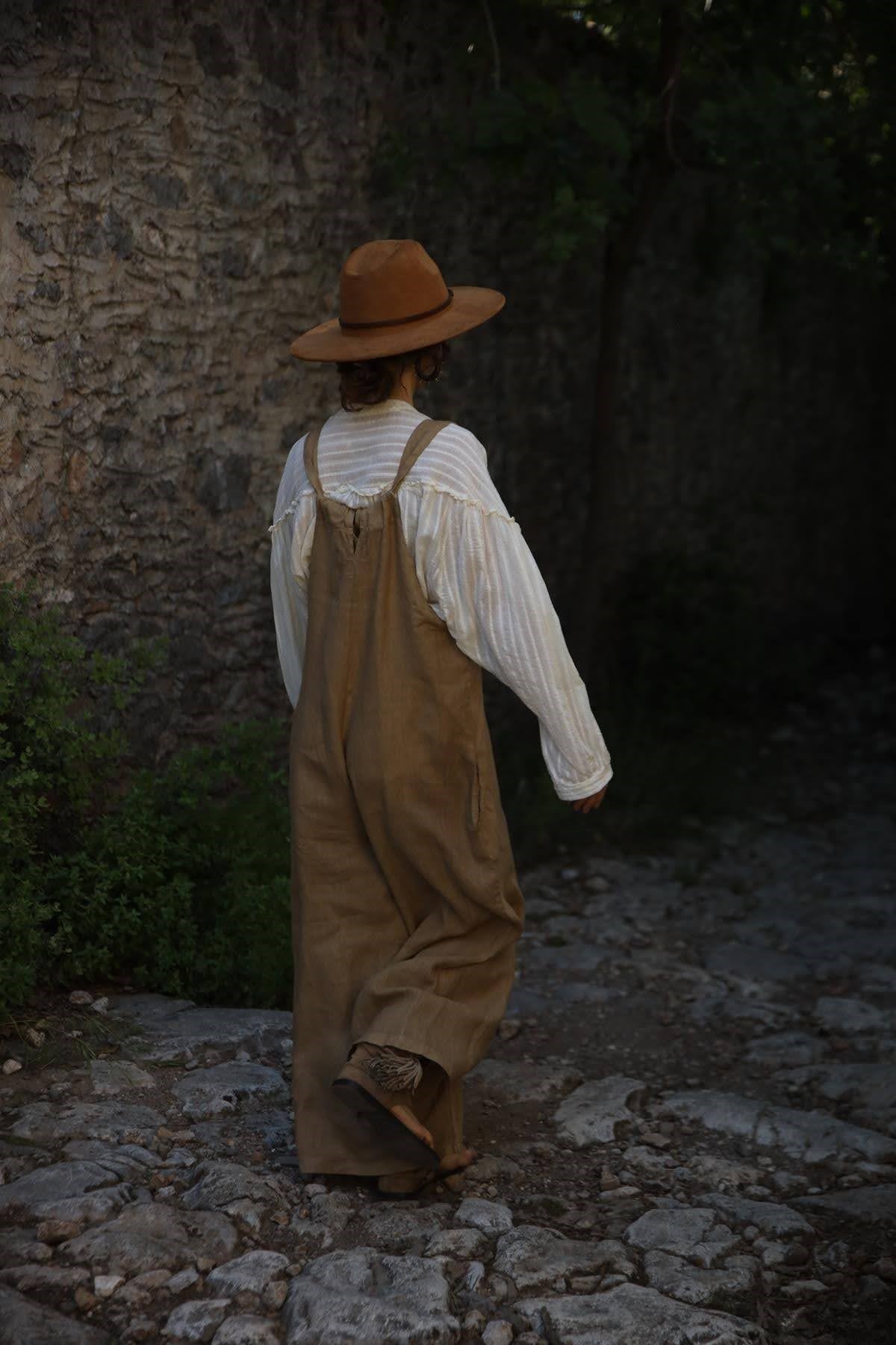 Camel Rengi V Yaka Arkadan Bağlamalı Keten Tulum