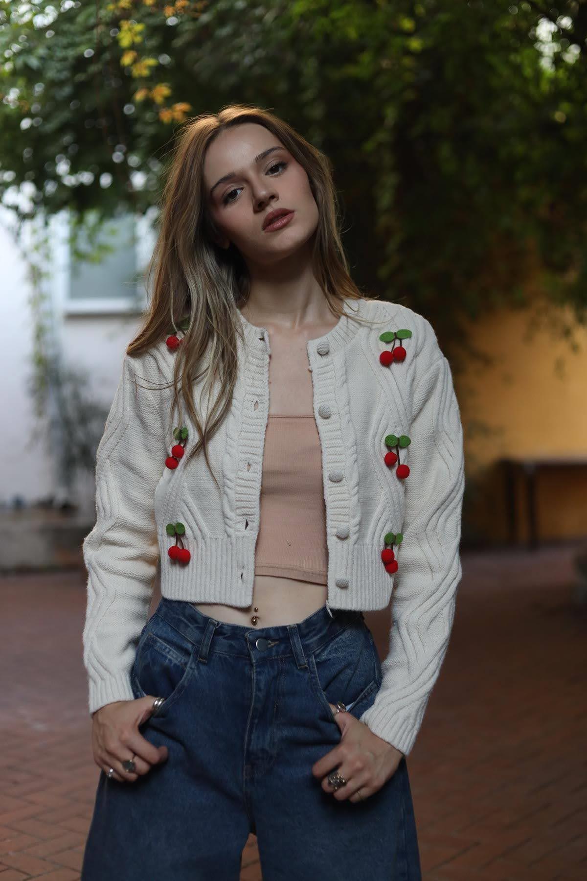 Taş Rengi Kirazlı Örgü Detaylı Kısa Hırka