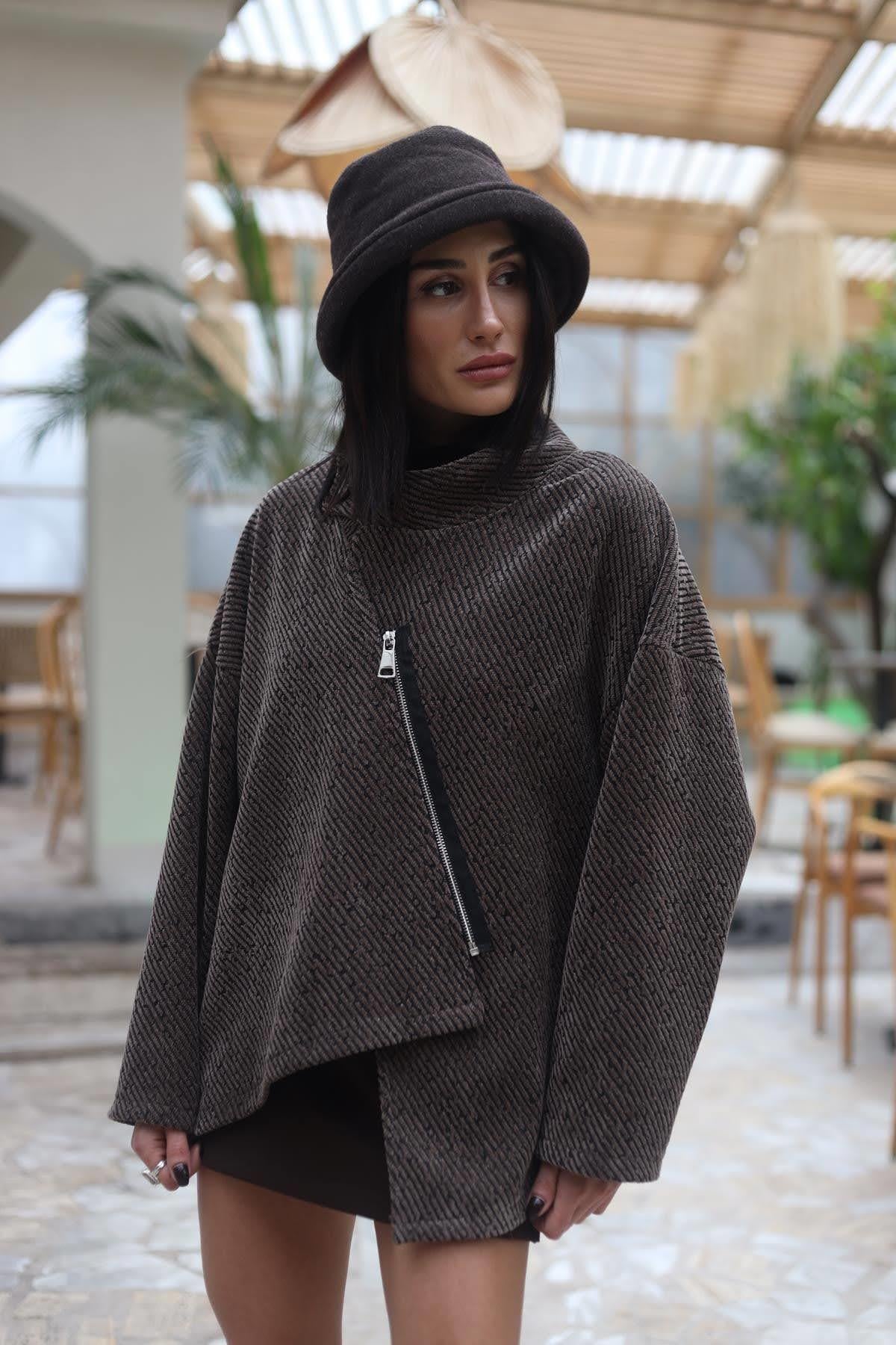 Kahverengi Asimetrik Fermuarlı Kadife Ceket