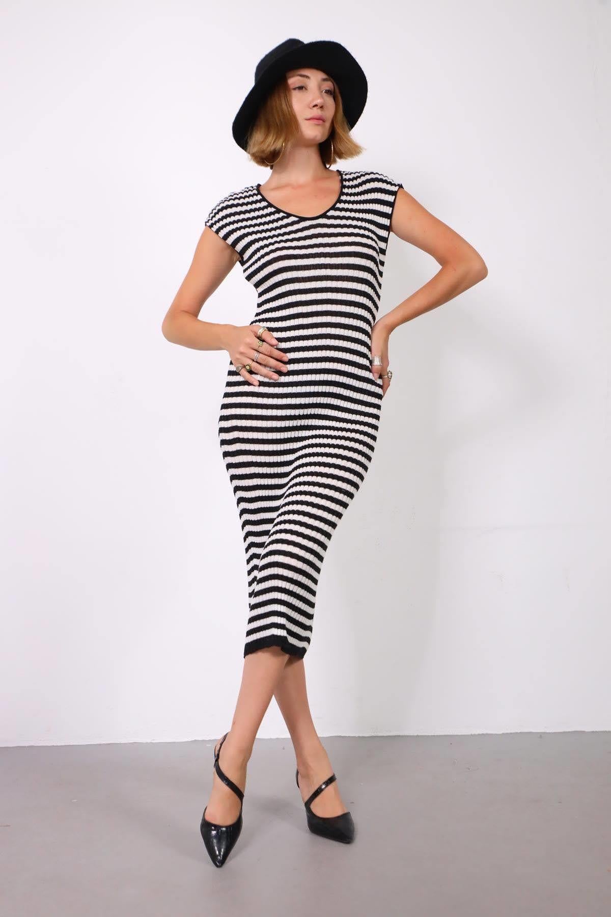 Siyah Beyaz Çizgili Fitilli Elbise - Şaman Butik Siyah Beyaz Çizgili Fitilli Elbise
