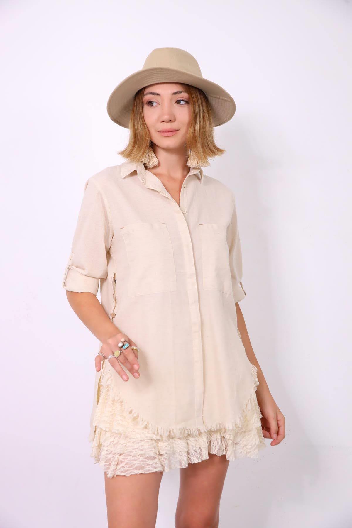 Krem Rengi Yanı Düğmeli Yırtmaçlı Çift Cepli Gömlek - Şaman Butik Krem Rengi Yanı Düğmeli Yırtmaçlı Çift Cepli Gömlek
