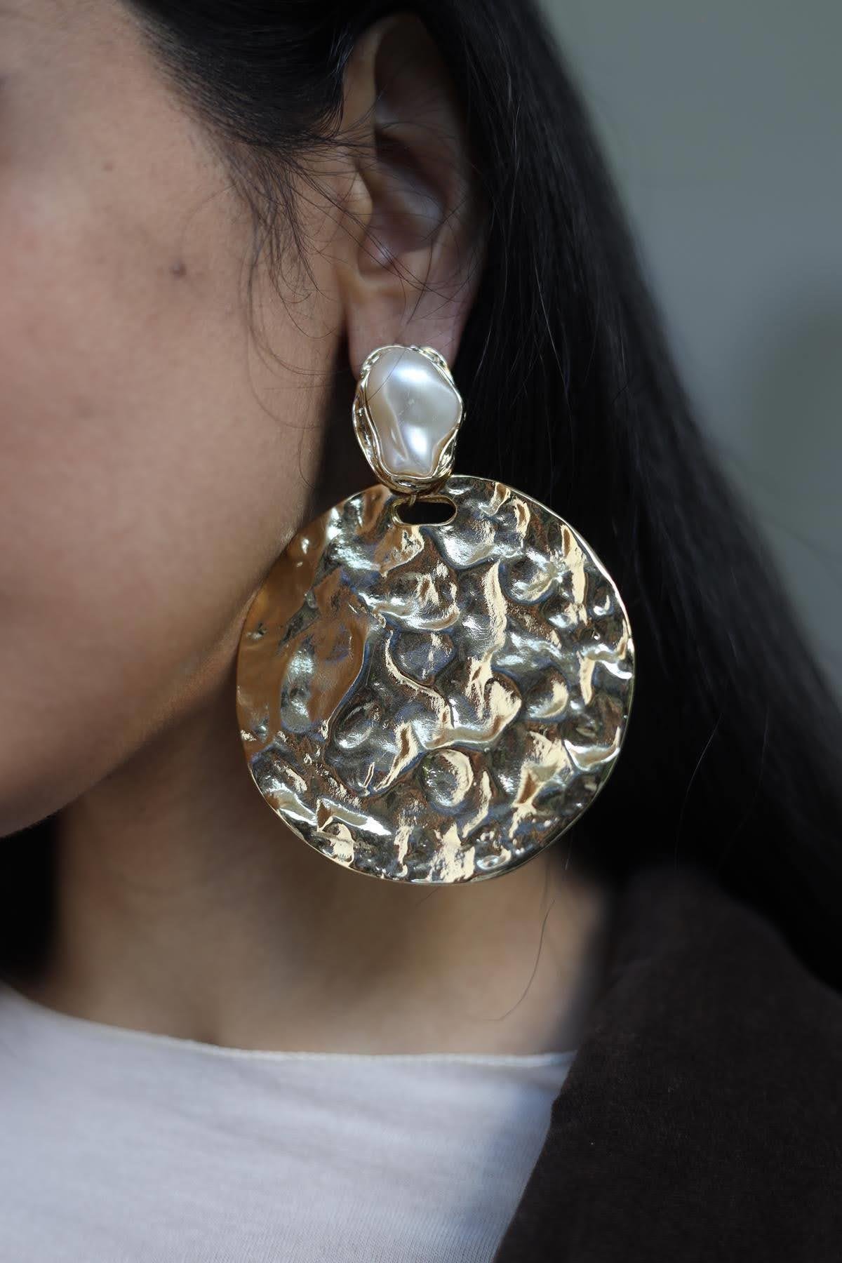 Pirinç Üstü Kaplama İncili Yuvarlak Küpe