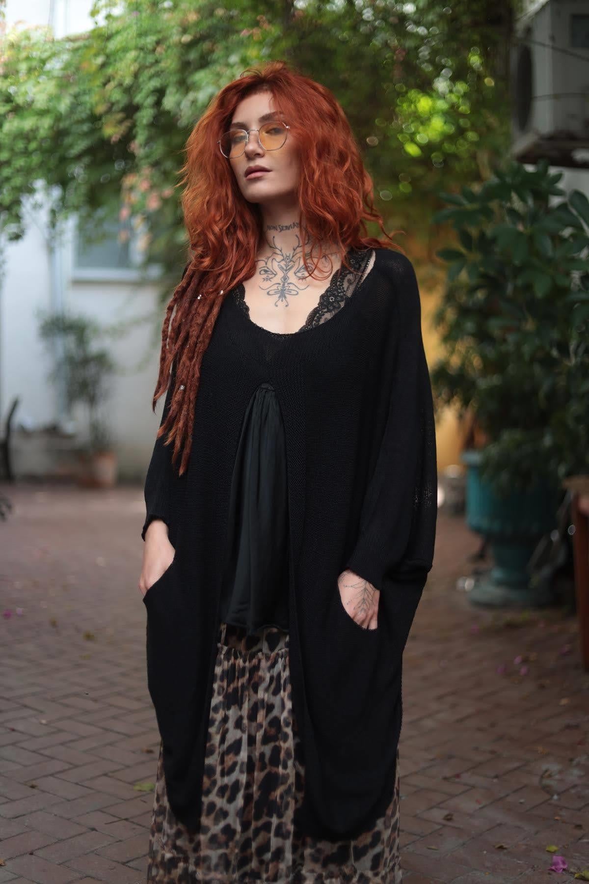 Siyah Önü Yırtmaçlı Cepli Triko Tunik