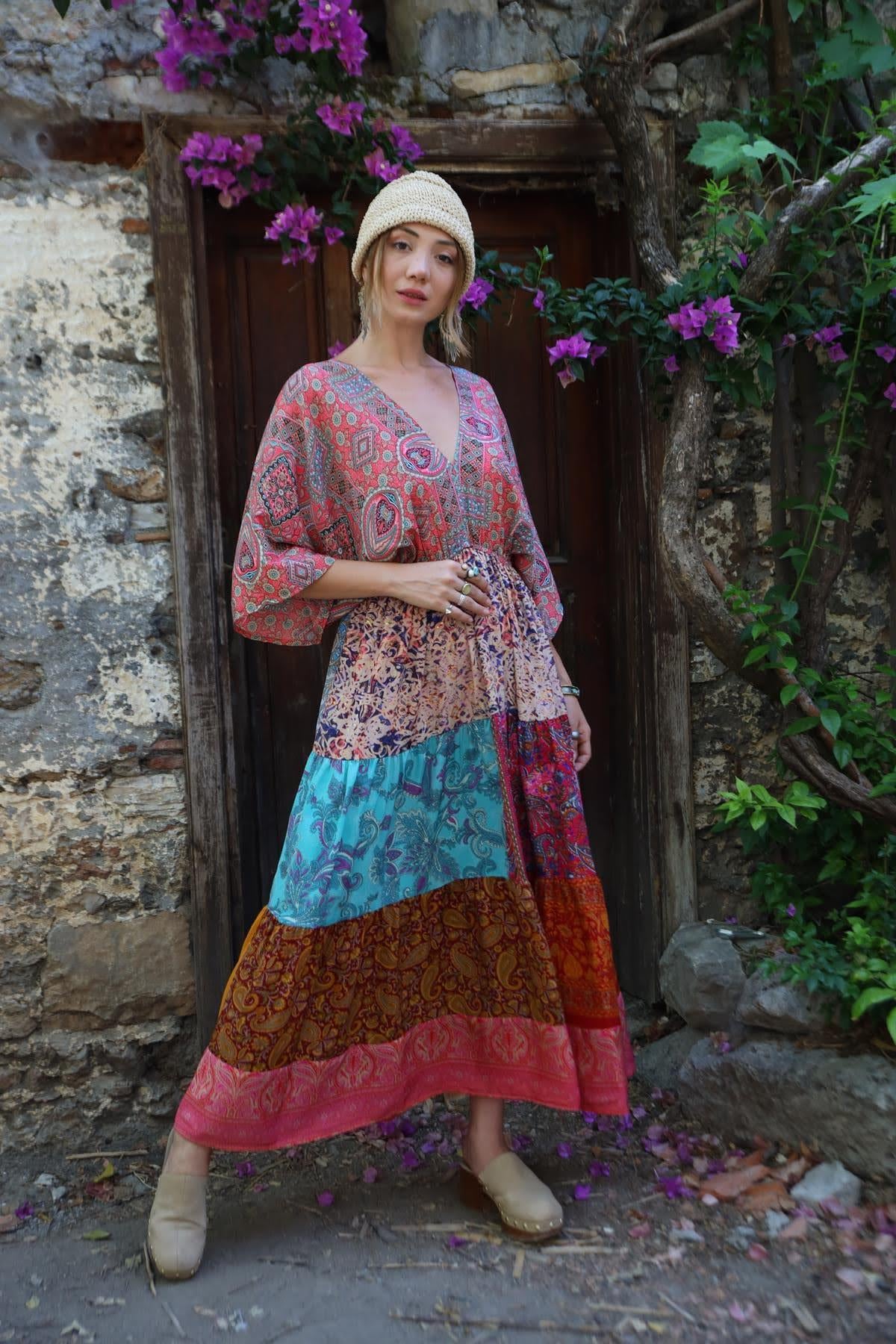  Renkli Önü ve Arkası V Yaka Patchwork İpek Elbise