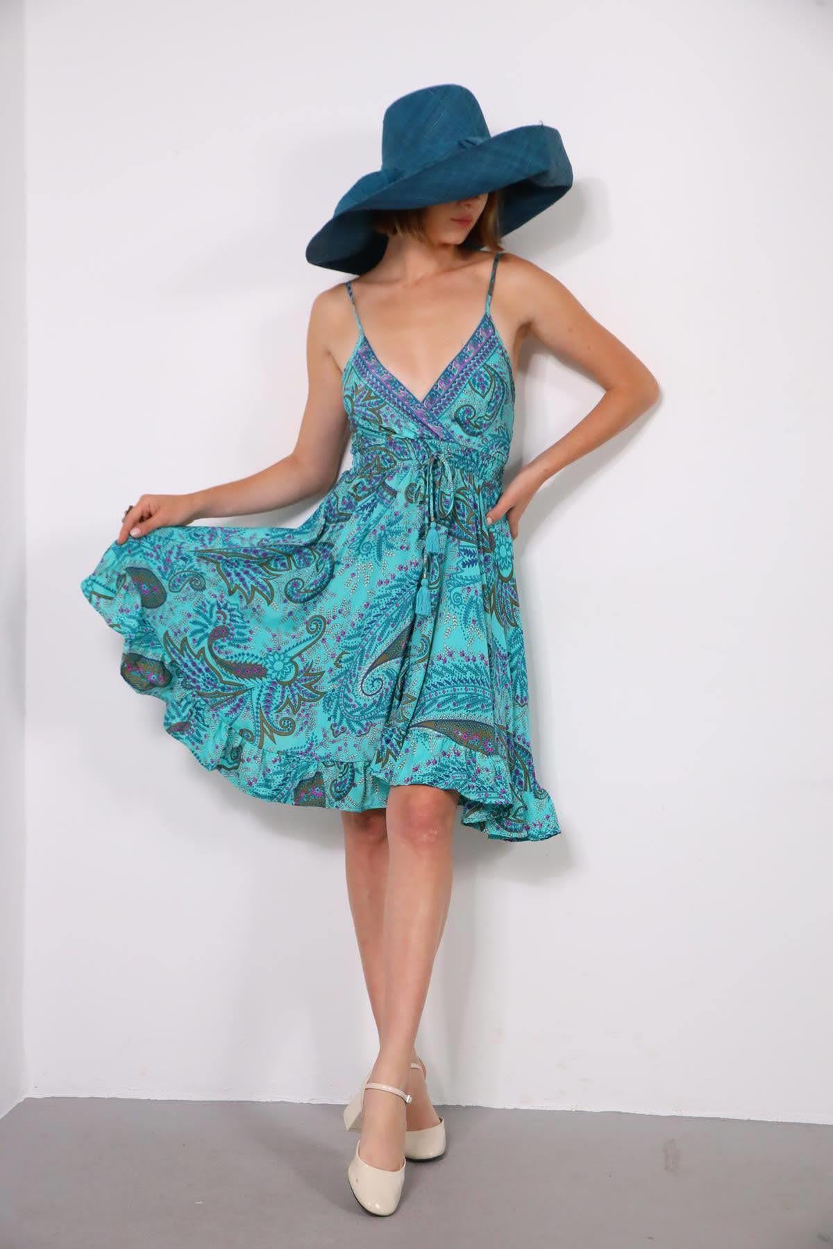 Turkuaz Desenli Eteği Fırfırlı Askılı Kısa İpek Elbise - Şaman Butik Turkuaz Desenli Eteği Fırfırlı Askılı Kısa İpek Elbise