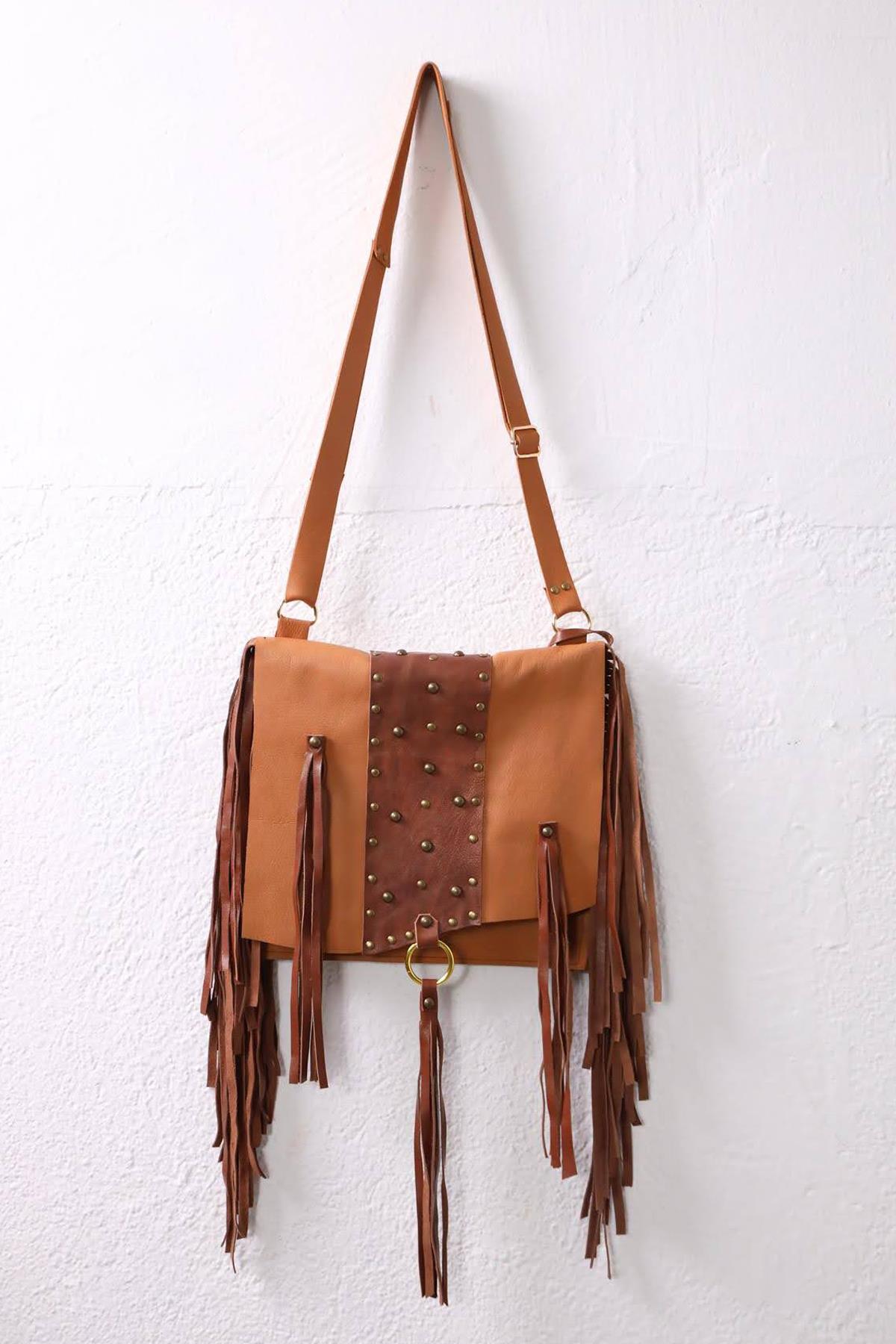 Taba Püsküllü Zımbalı Deri Çanta - Şaman Butik Taba Püsküllü Zımbalı Deri Çanta