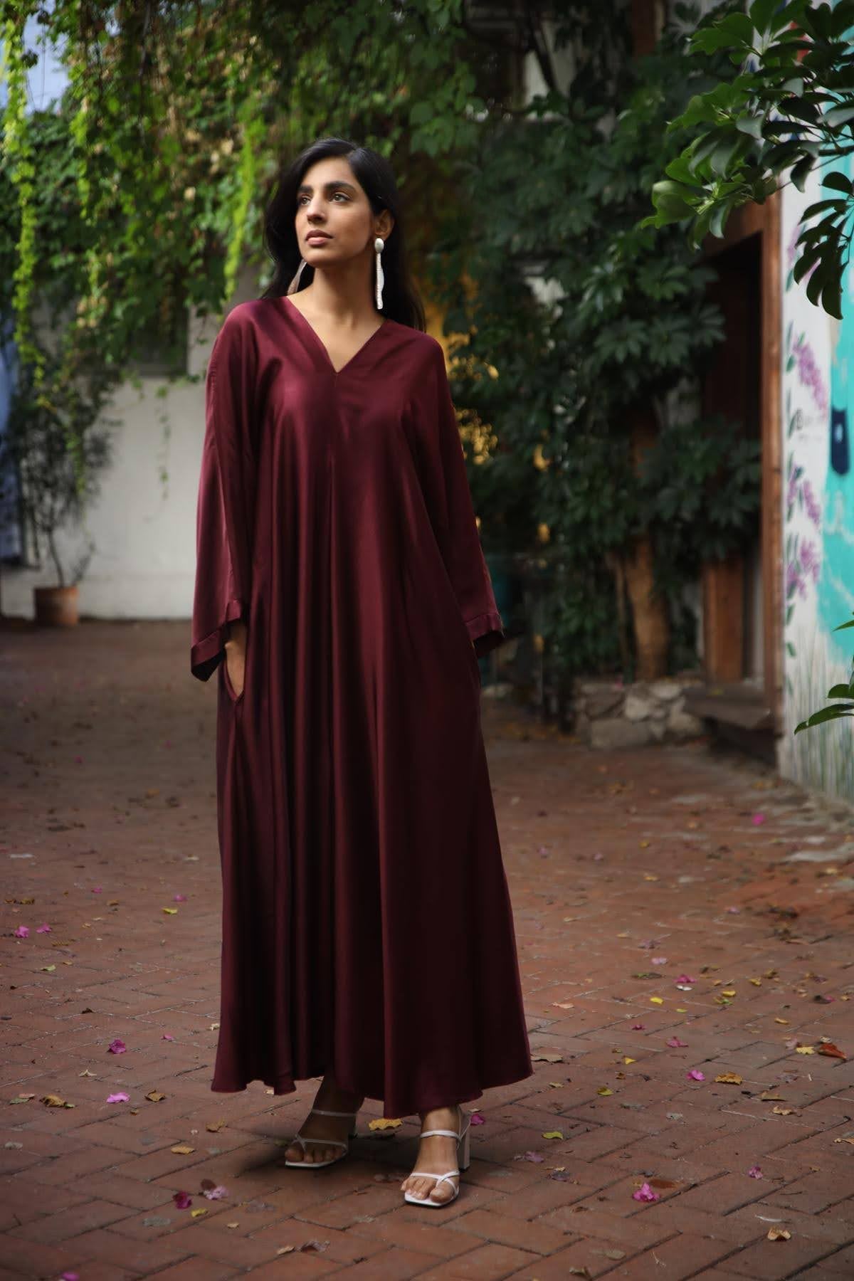 Bordo V Yaka Saten Kloş Elbise