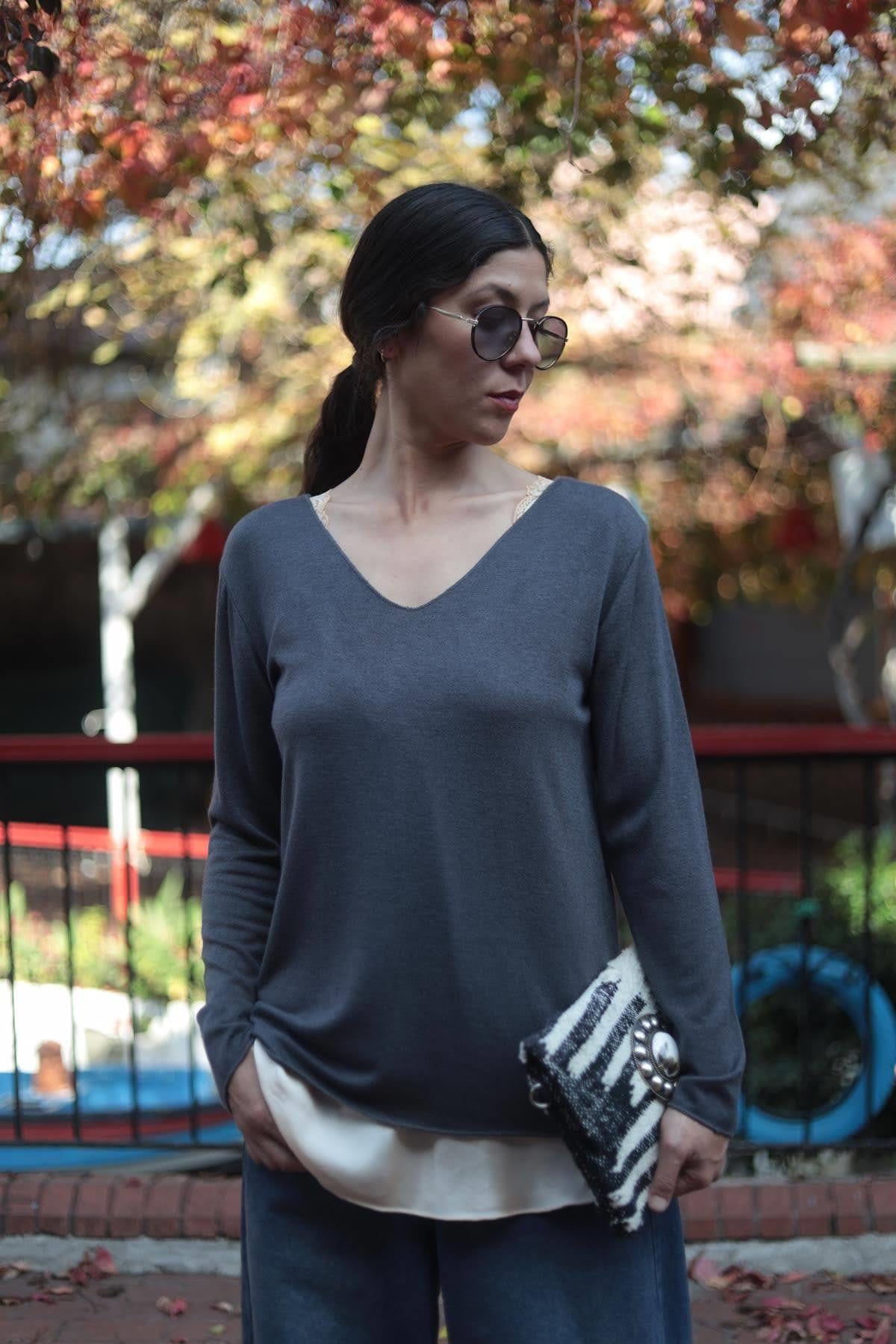 Antrasit Yumuşak Doku V Yaka Bluz