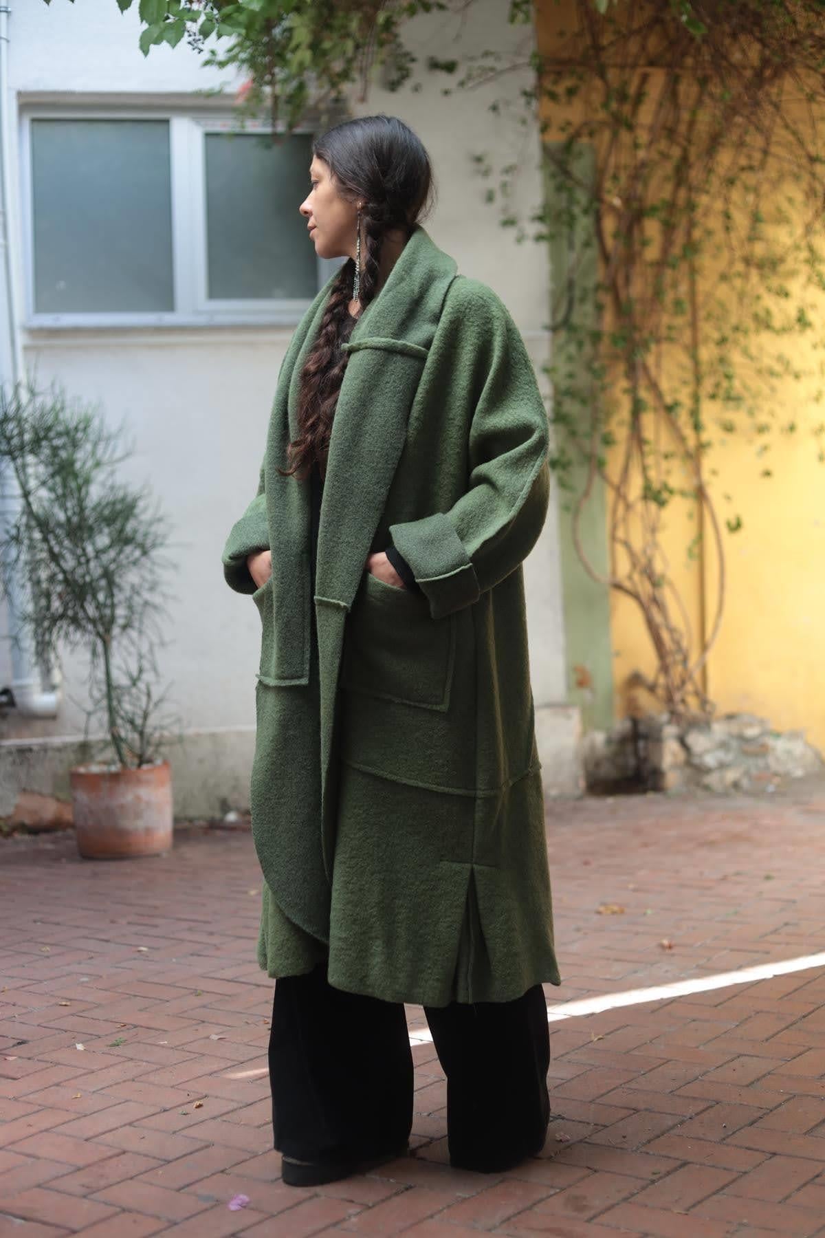 Haki Dikiş Detaylı Şal Yaka Keçe Kaban