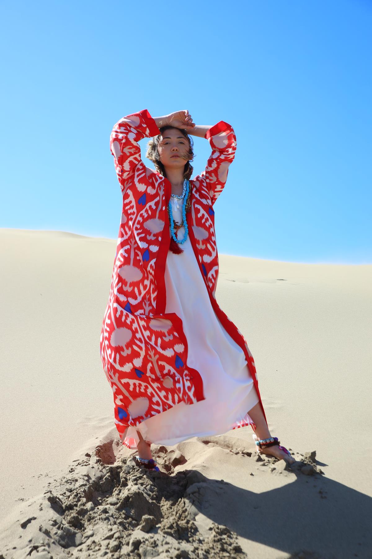 Kırmızı Desenli Yanları Yırtmaçlı Kimono - Şaman Butik Kırmızı Desenli Yanları Yırtmaçlı Kimono