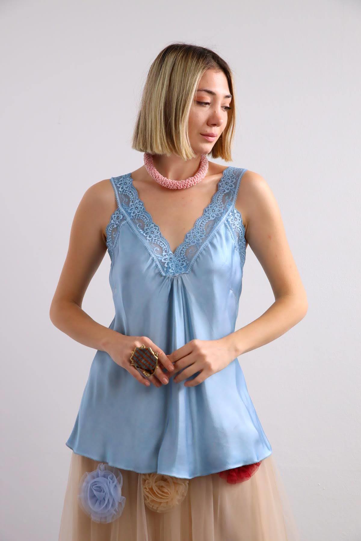 Açık Mavi İnce Dantel İşlemeli Atlet - Şaman Butik Açık Mavi İnce Dantel İşlemeli Atlet