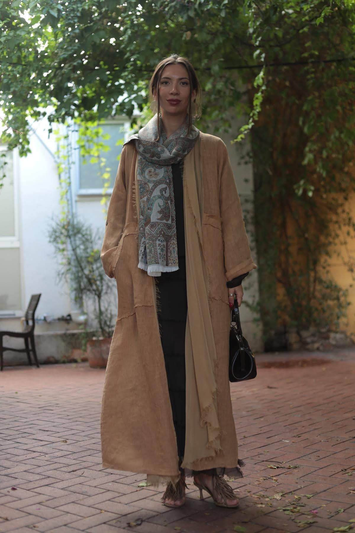 Camel Rengi Cebi ve Yakası Püskül Detaylı Keten Kaftan