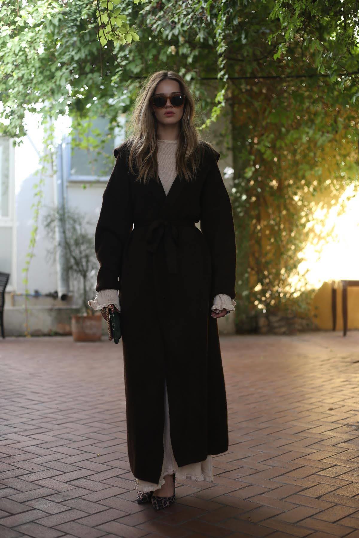 Kahverengi Kapüşonlu Uzun Triko Hırka