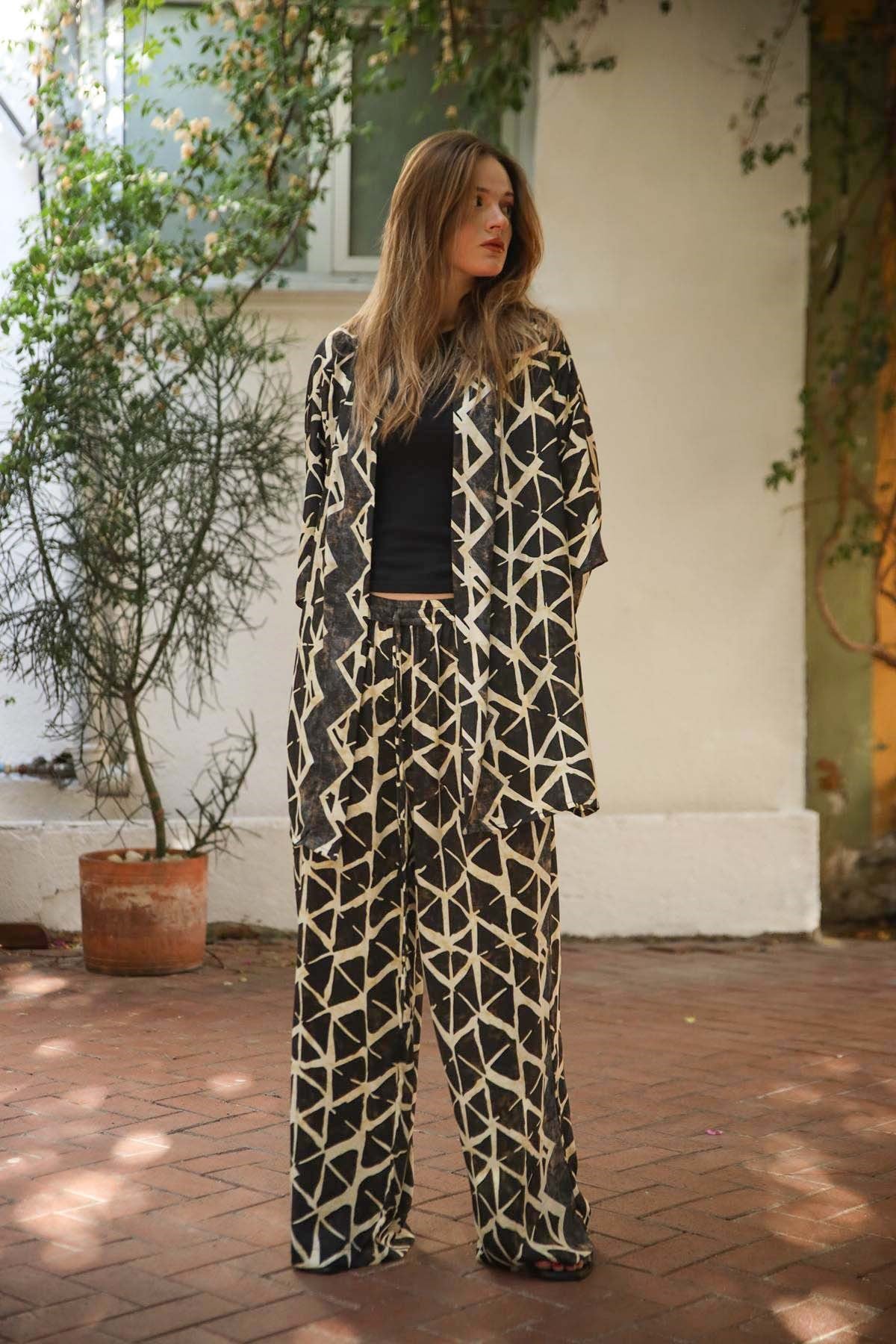 Siyah Desenli Kısa Kaftan
