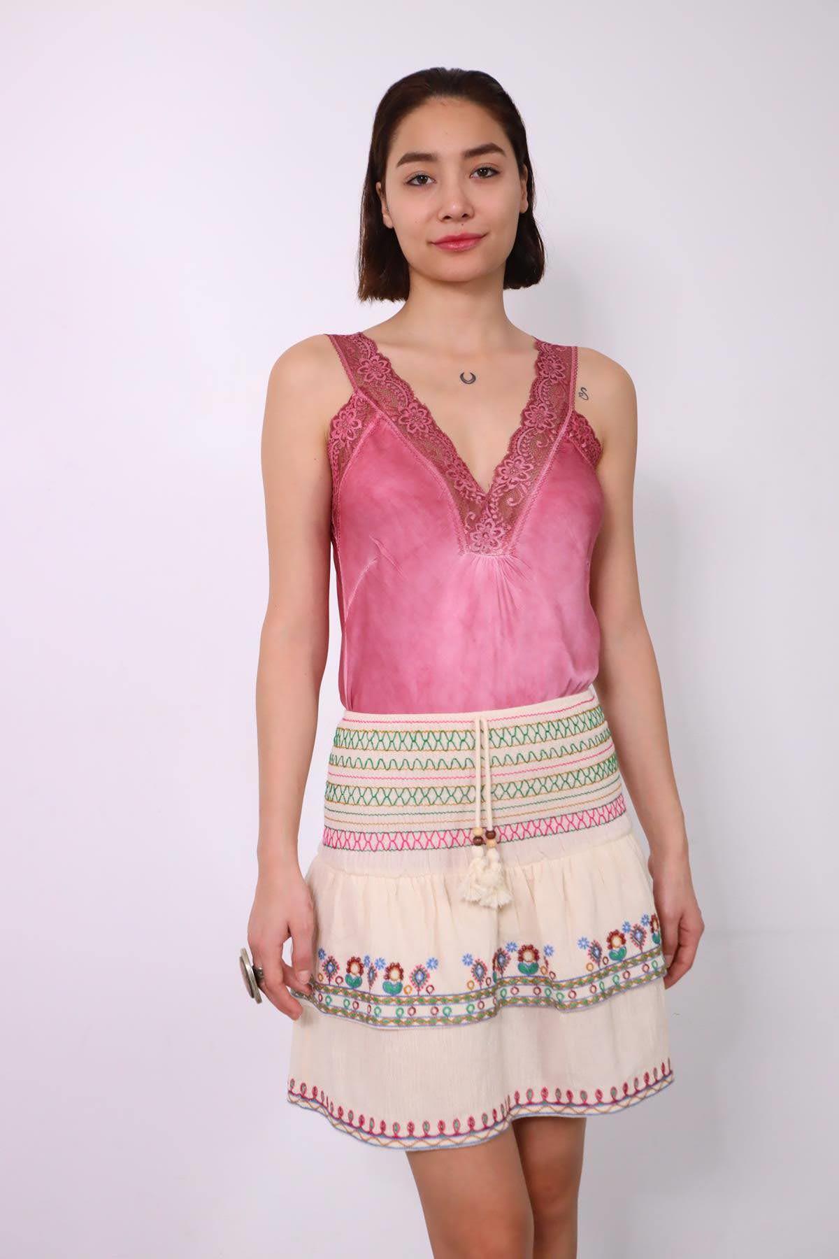 Ekru Gipeli Etnik İşlemeli Kat Kat Mini Etek - Şaman Butik Ekru Gipeli Etnik İşlemeli Kat Kat Mini Etek