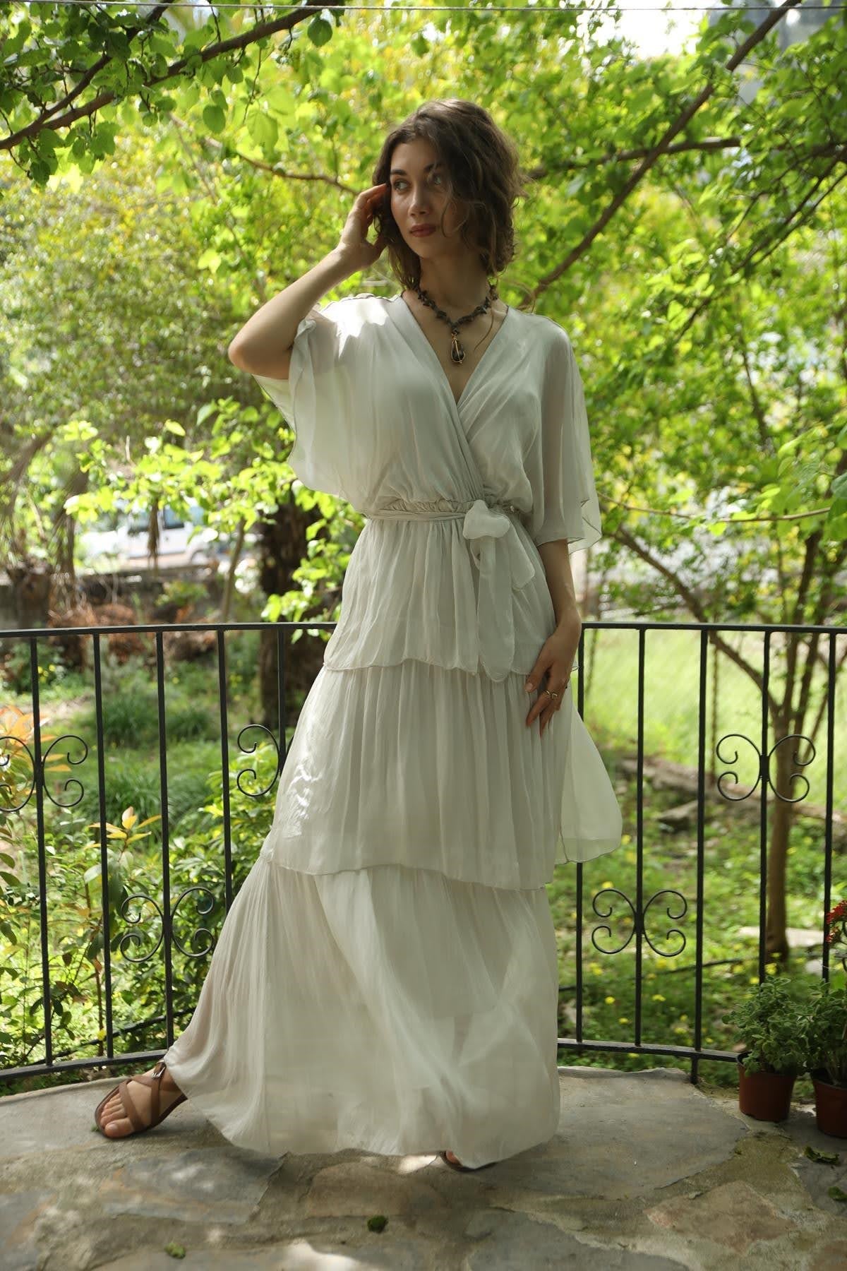 Vizon Rengi Kruvaze Yaka Belden Bağlamalı İpek Elbise