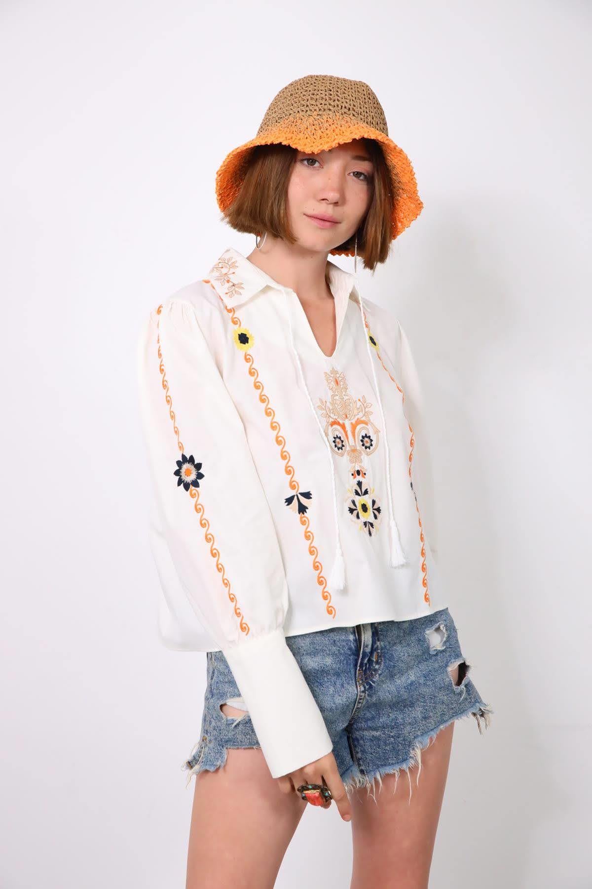 Beyaz Gömlek Yaka Geniş Manşetli İşlemeli Bluz - Şaman Butik Beyaz Gömlek Yaka Geniş Manşetli İşlemeli Bluz
