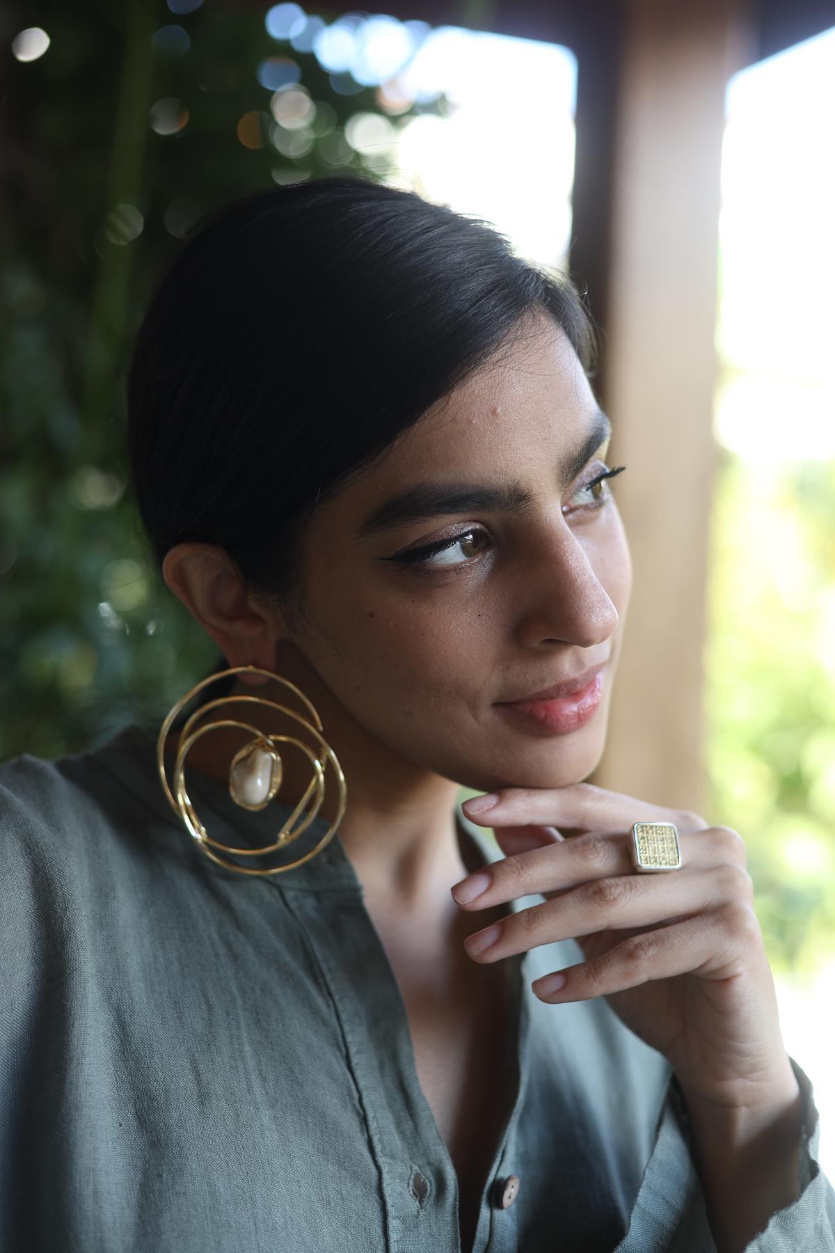 Gold Rengi Reçine Halka Küpe