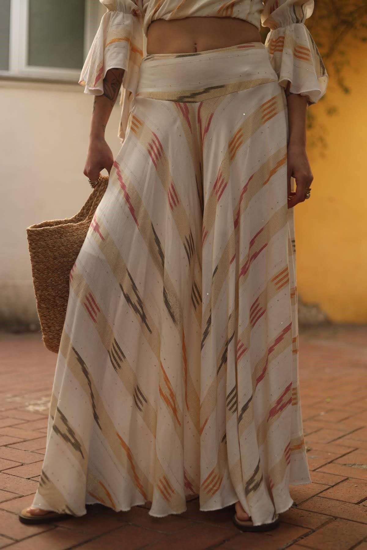 Beyaz Desenli Gold Detaylı Pantolon Etek