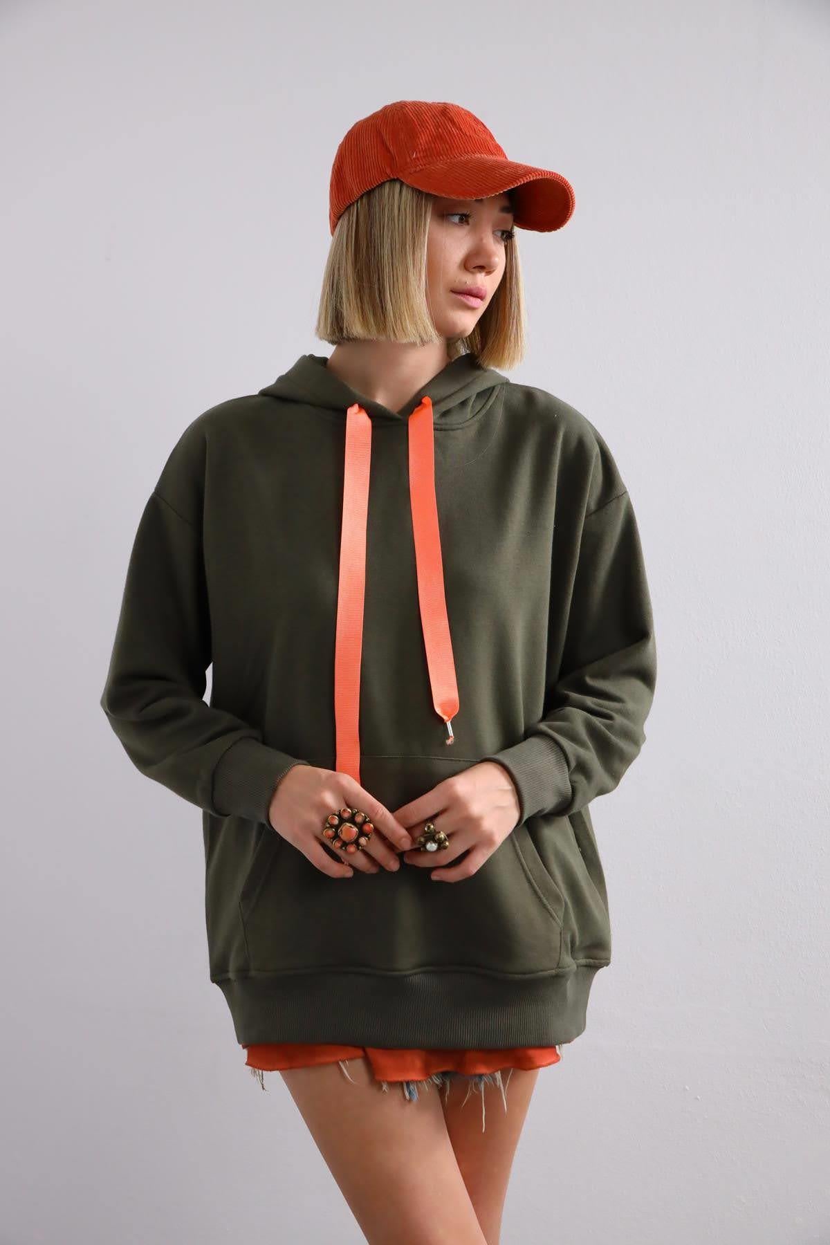 Haki Önü Cepli Kapüşonlu Sweatshirt - Şaman Butik - Bohem Giyim ve Aksesuar | Kadın & Erkek Haki Önü Cepli Kapüşonlu Sweatshirt