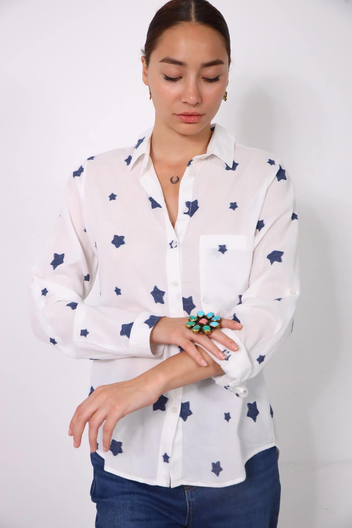 Beyaz Yıldız Desenli Arkası Uzun Gömlek - Şaman Butik - Bohem Giyim ve Aksesuar | Kadın & Erkek Beyaz Yıldız Desenli Arkası Uzun Gömlek