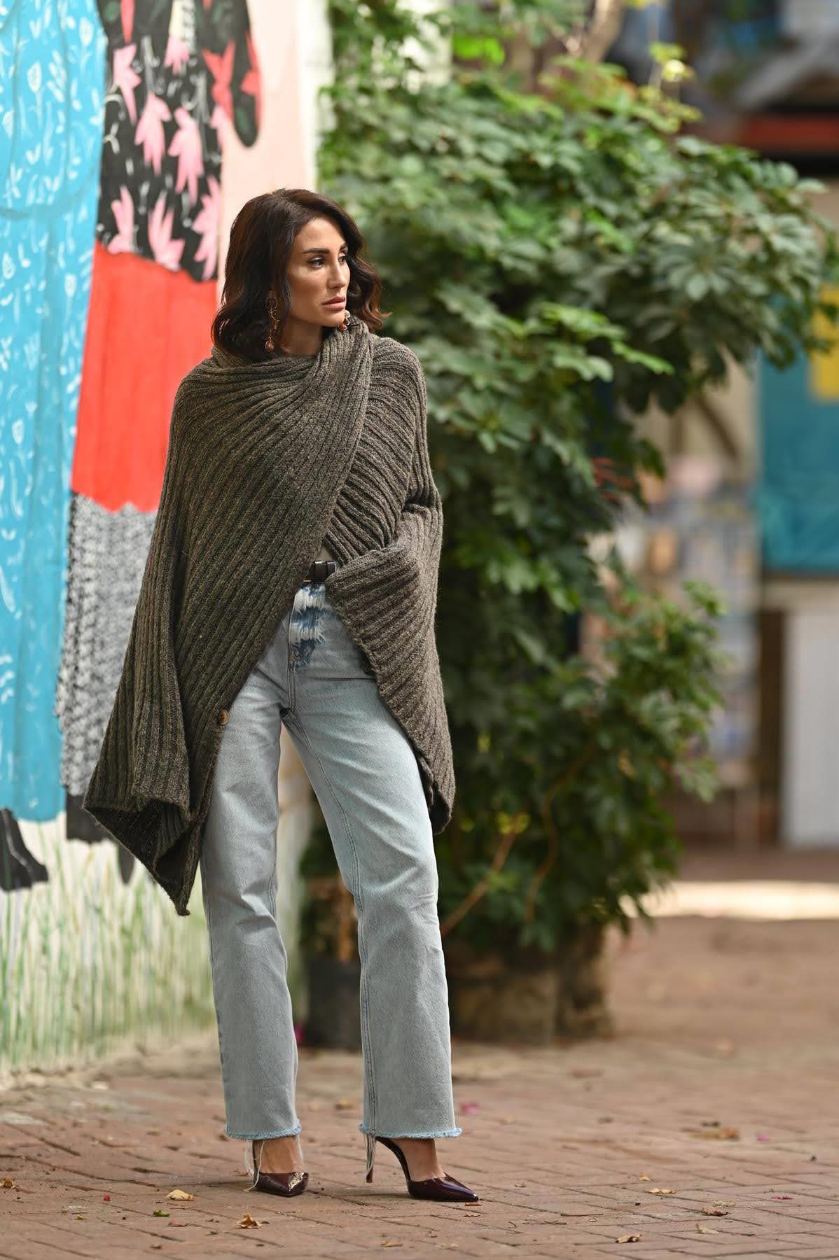 Koyu Vizon Degaje Yaka Düğme Detaylı Triko Bolero