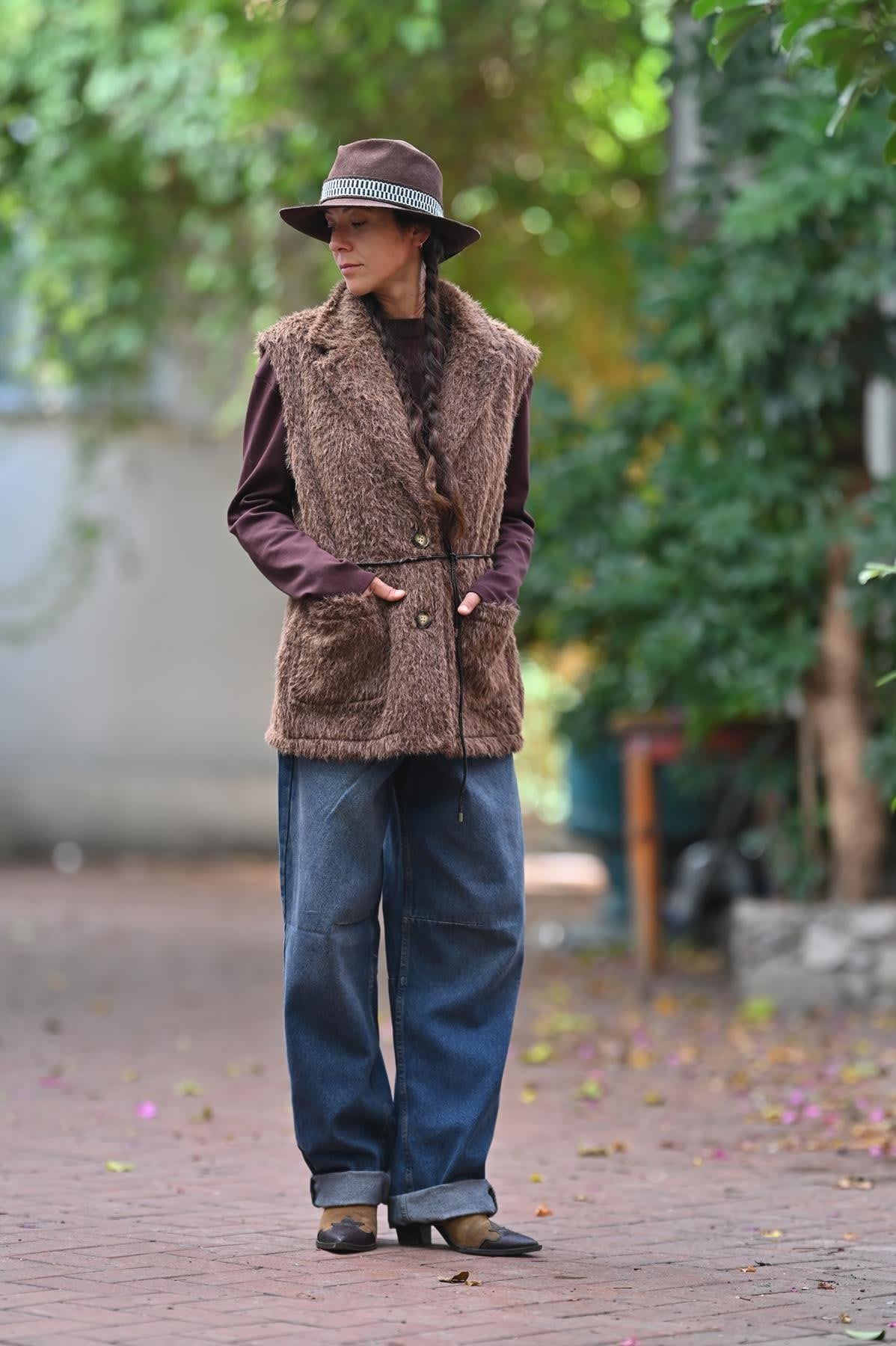 Kahverengi Düğmeli Keçe Yelek