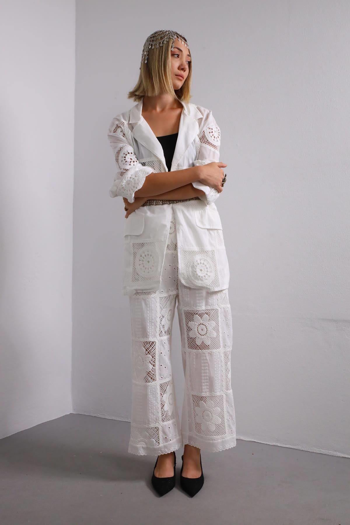 Beyaz Motif İşlemeli Yakalı Ceket - Şaman Butik Beyaz Motif İşlemeli Yakalı Ceket