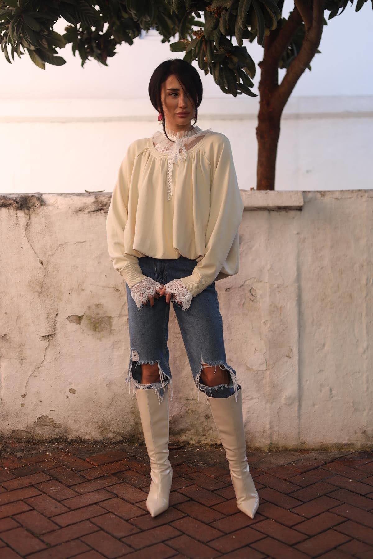 Krem Rengi Kayık Yaka Crop Balon Sweatshirt