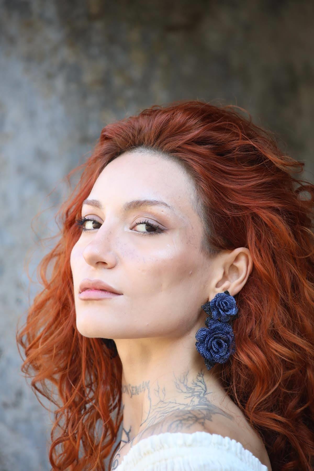 Lacivert Çiçek Tasarım Oya Klips Küpe