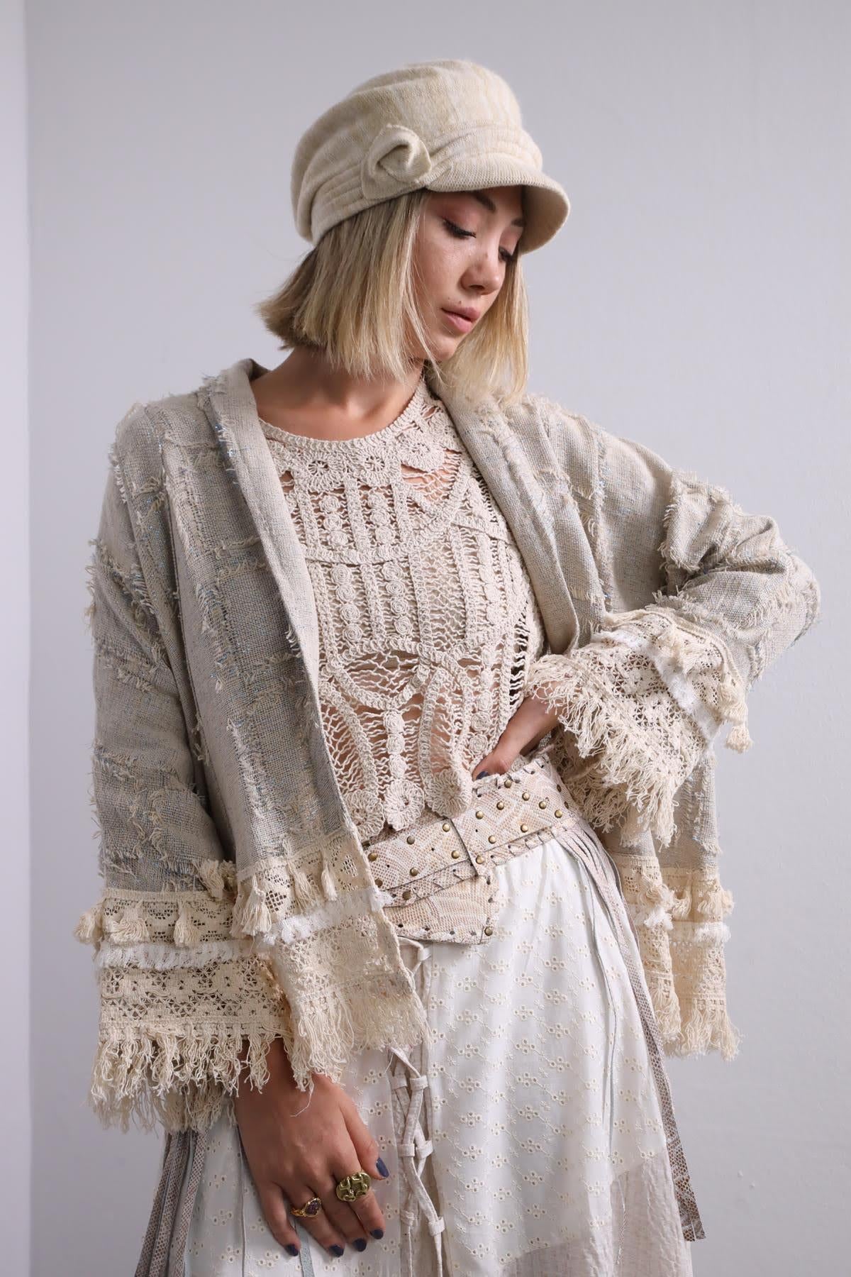 Krem Rengi Simli Saçaklı Kısa Etnik Ceket - Şaman Butik Krem Rengi Simli Saçaklı Kısa Etnik Ceket