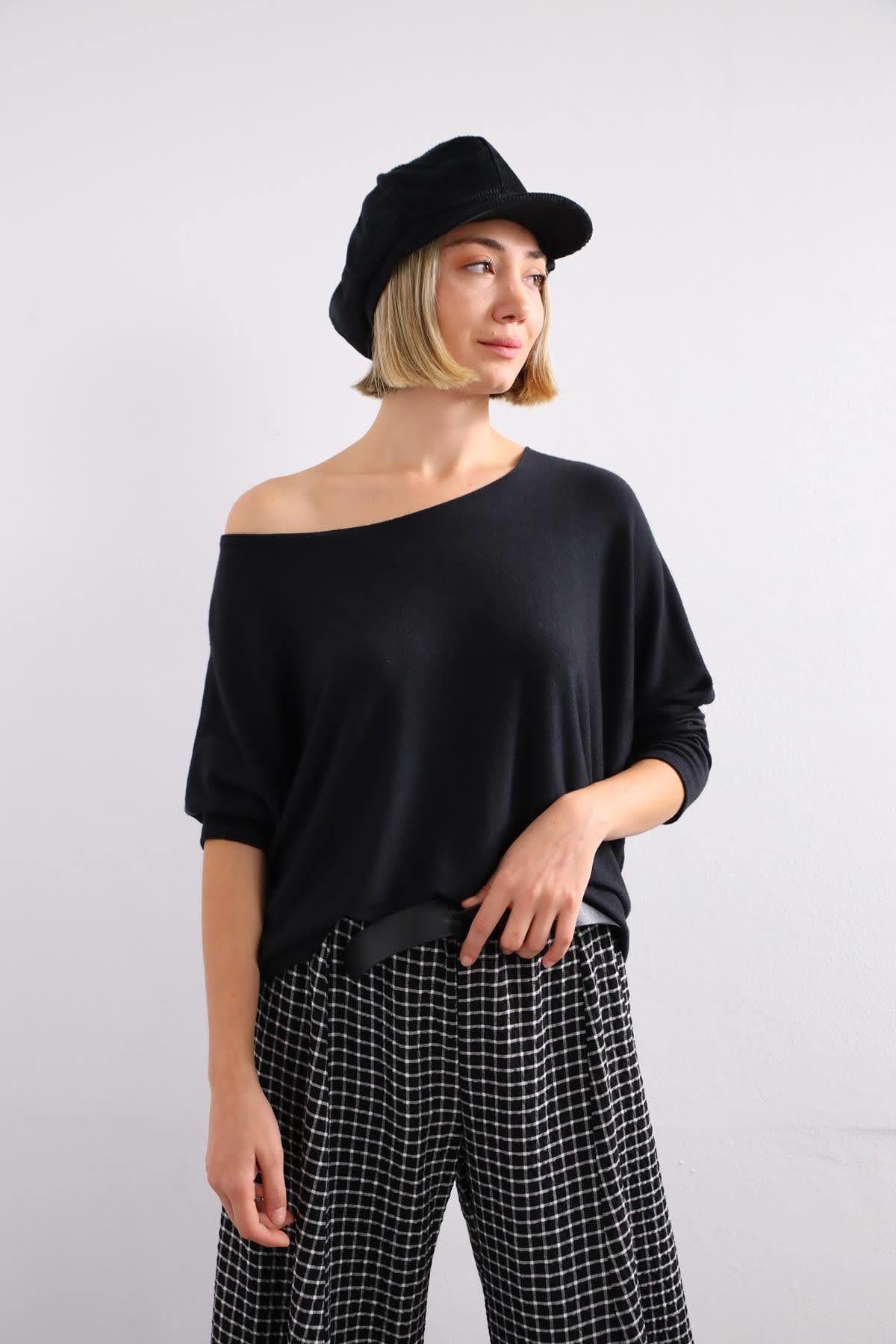 Siyah Bisiklet Yaka Yarasa Kol Bluz - Şaman Butik Siyah Bisiklet Yaka Yarasa Kol Bluz