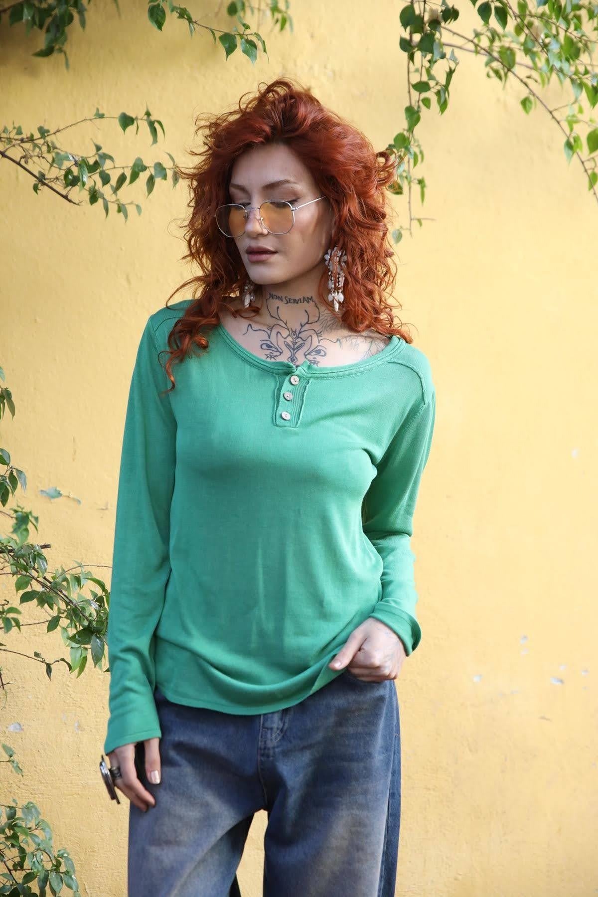 Yeşil Yakası Düğmeli İnce Triko Bluz