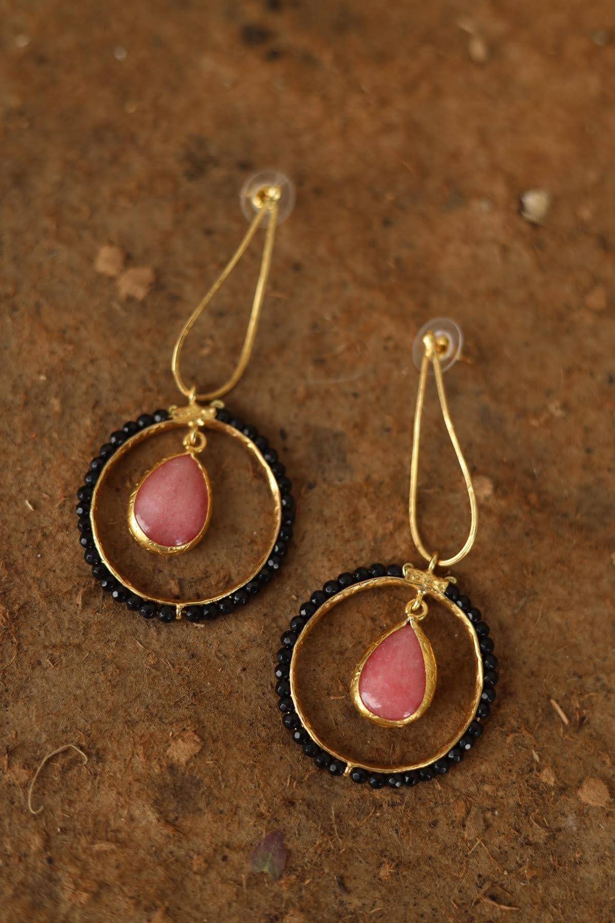 Sallantılı Siyah Detaylı Küpe