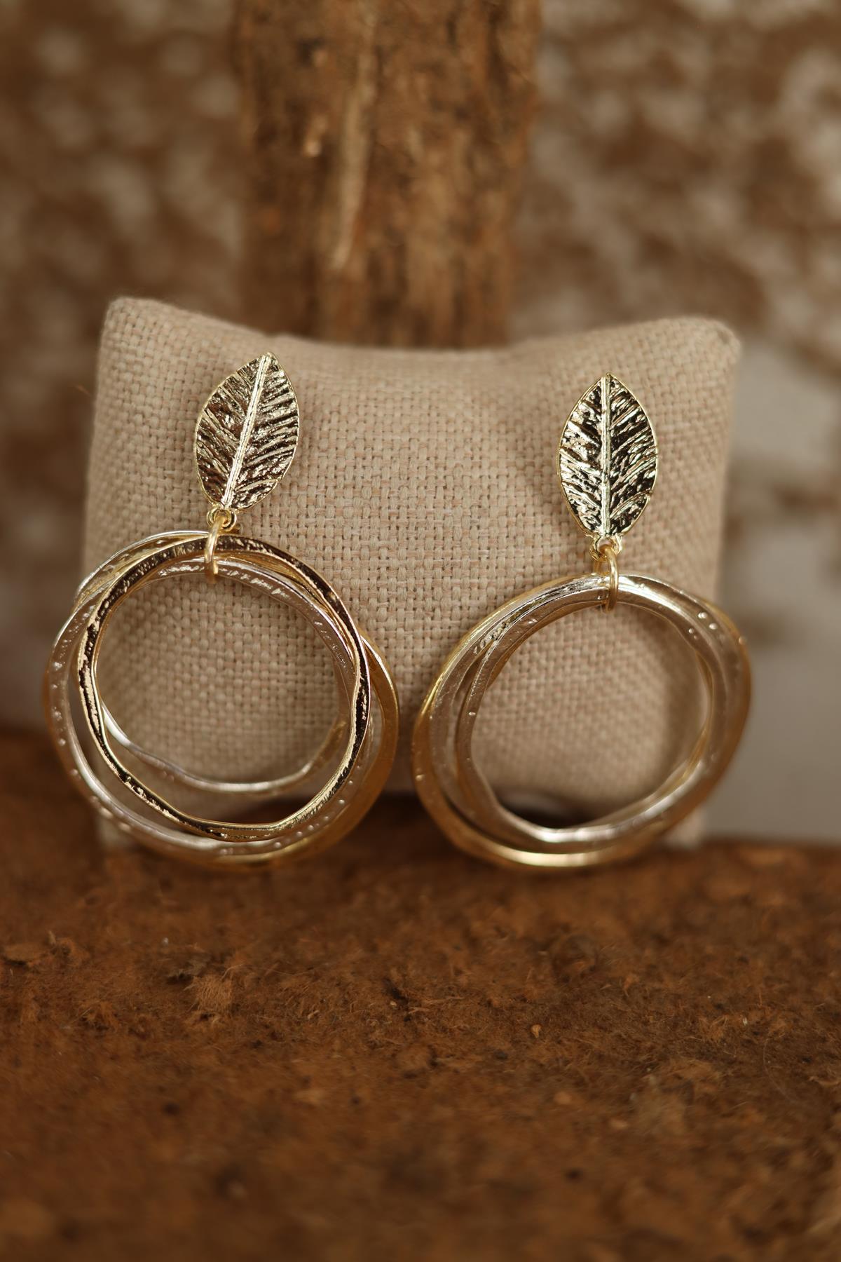 Yaprak Detaylı İç İçe Halka Tasarım Küpe