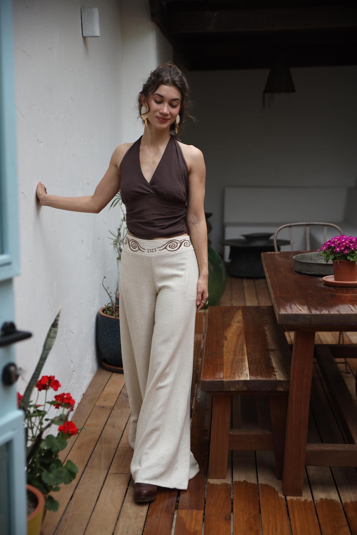 Krem Rengi Beli Nakışlı Geniş Paça Pantolon